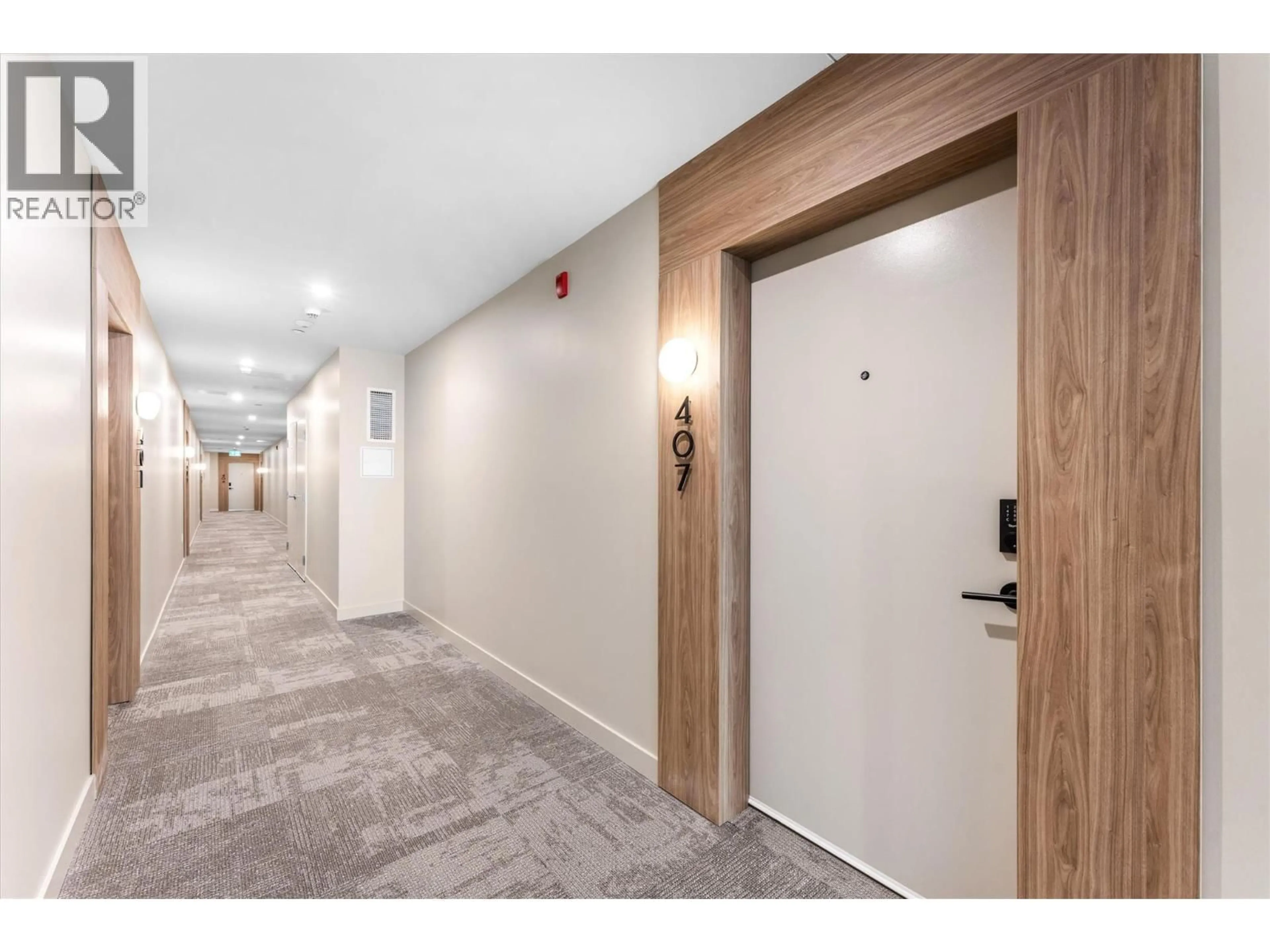 Indoor foyer for 407 - 9654 BENCHLAND ROAD, Lake Country British Columbia V4V0A5