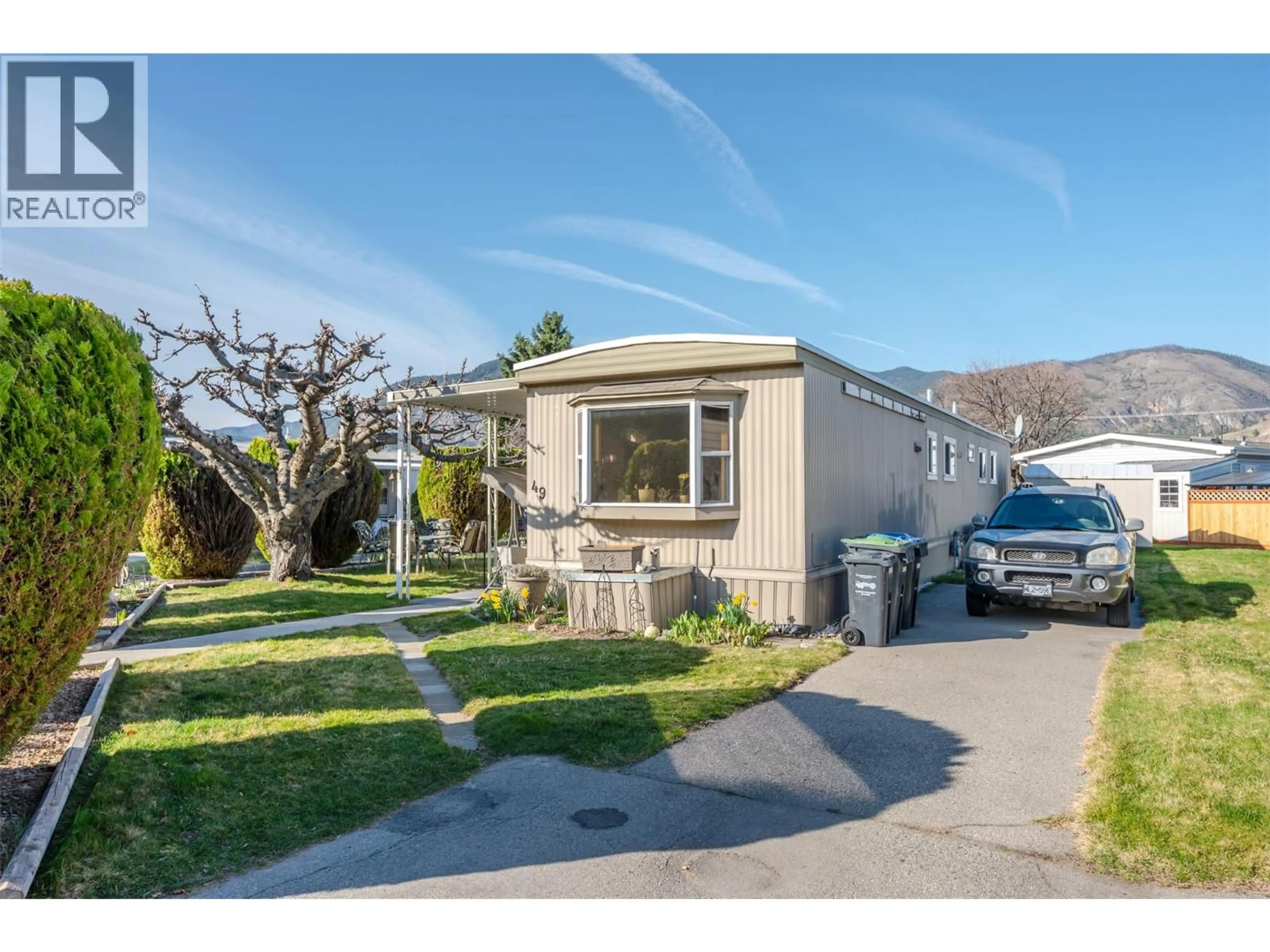 Home with vinyl exterior material, street for 49 - 197 DAUPHIN AVENUE, Penticton British Columbia V2A3S3