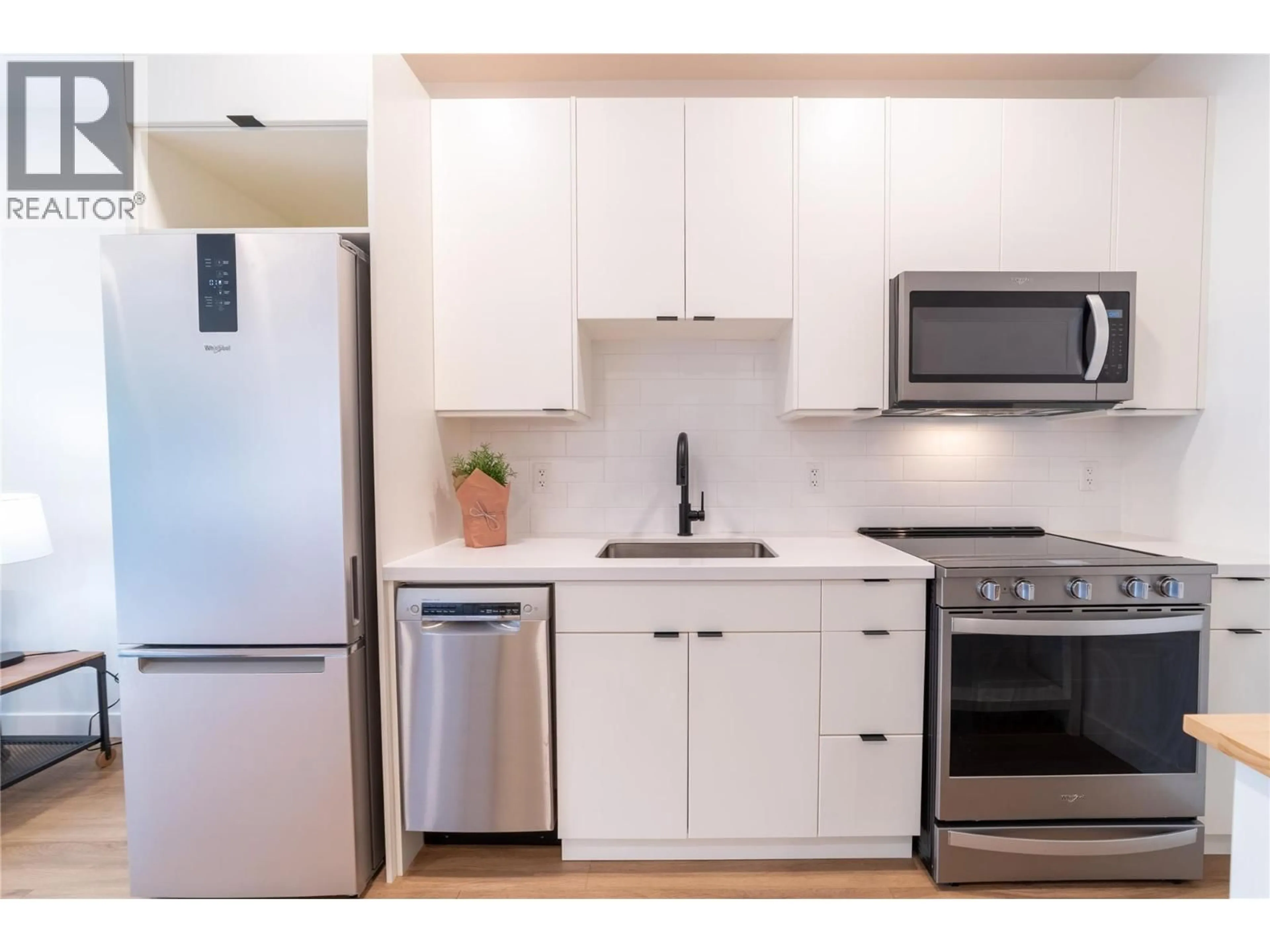 Standard kitchen, wood/laminate floor for 207 - 514 VICTORIA STREET, Nelson British Columbia V1L4K8