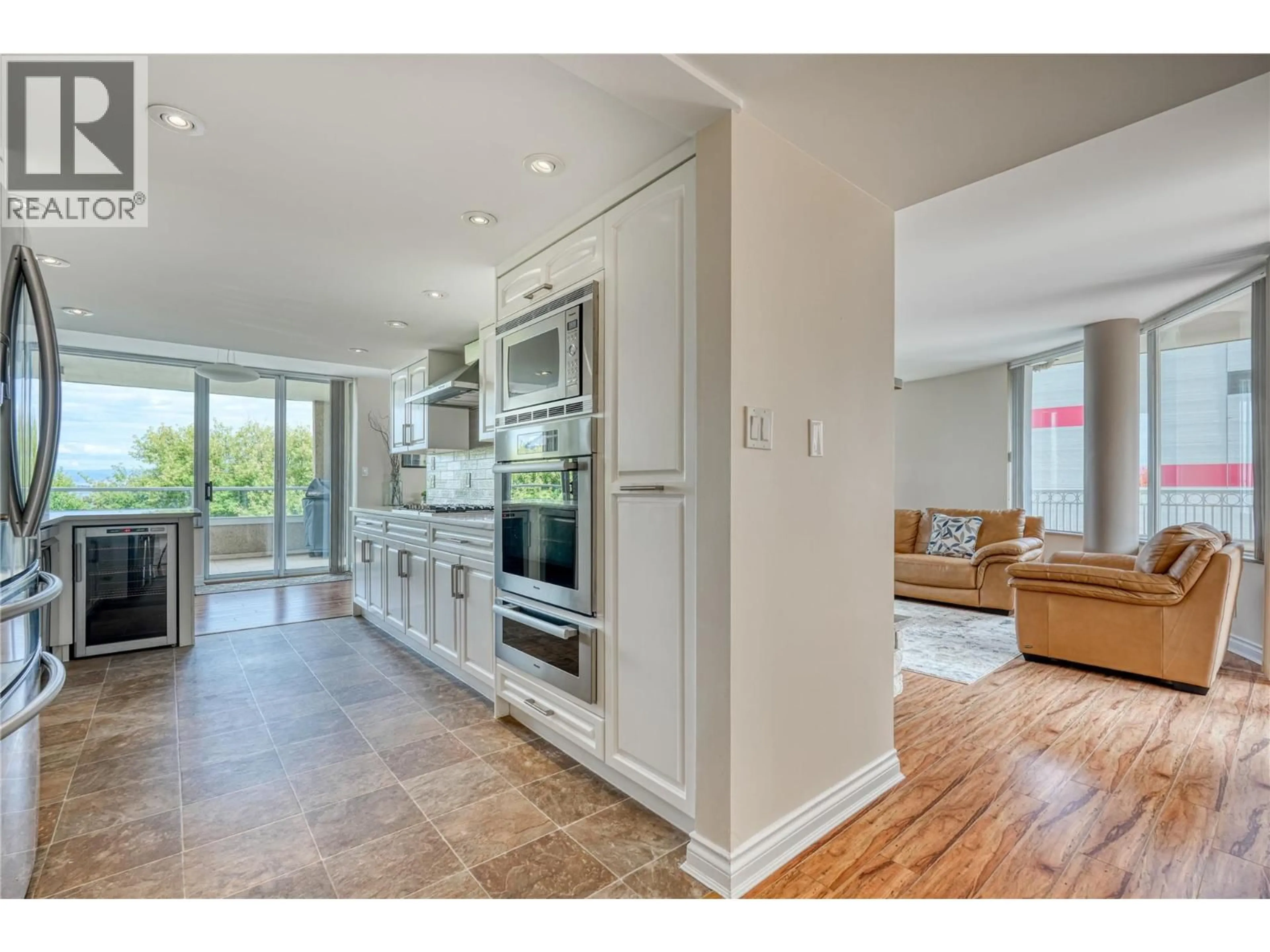 Open concept kitchen, ceramic/tile floor for 304 - 86 LAKESHORE DRIVE EAST, Penticton British Columbia V2A1B5