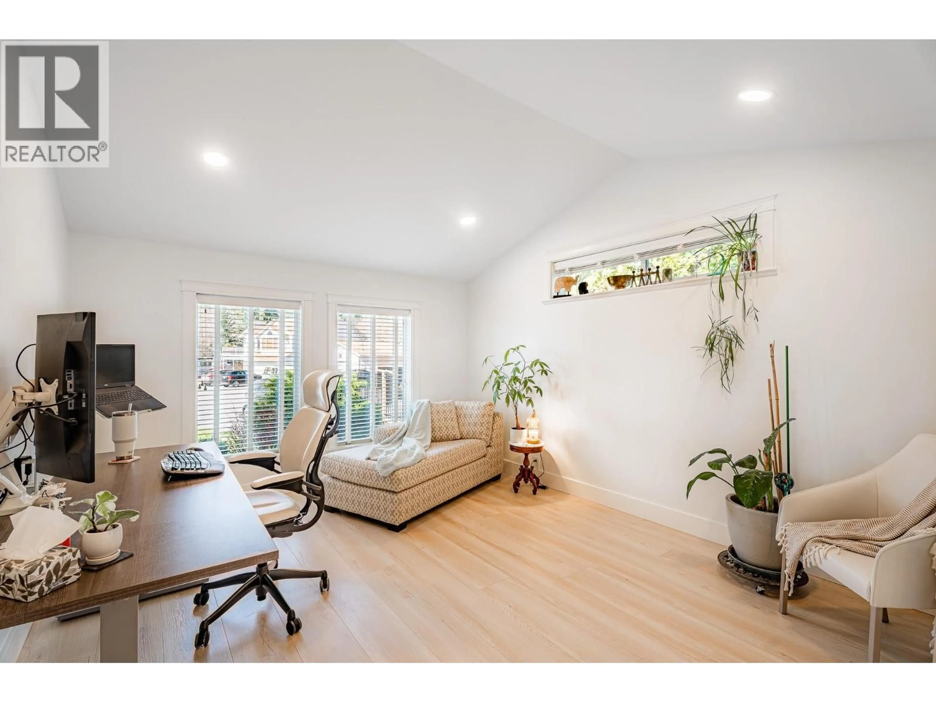 Living room with furniture, wood/laminate floor for 603 PORTERFIELD ROAD, Kamloops British Columbia V2B6M5