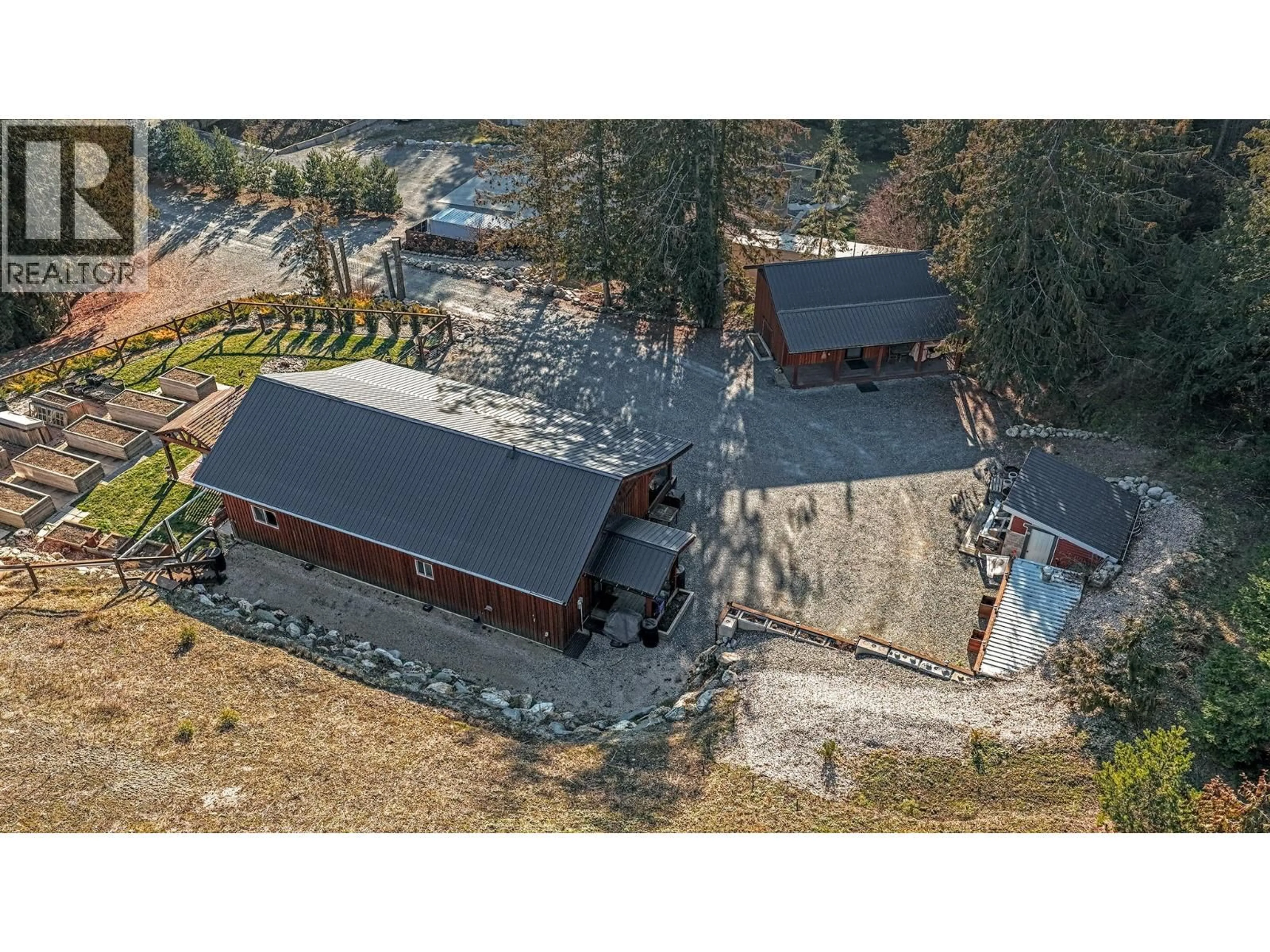 A pic from outside/outdoor area/front of a property/back of a property/a pic from drone, building for 1627 HOOD ROAD ROAD, Creston British Columbia V0B1G2