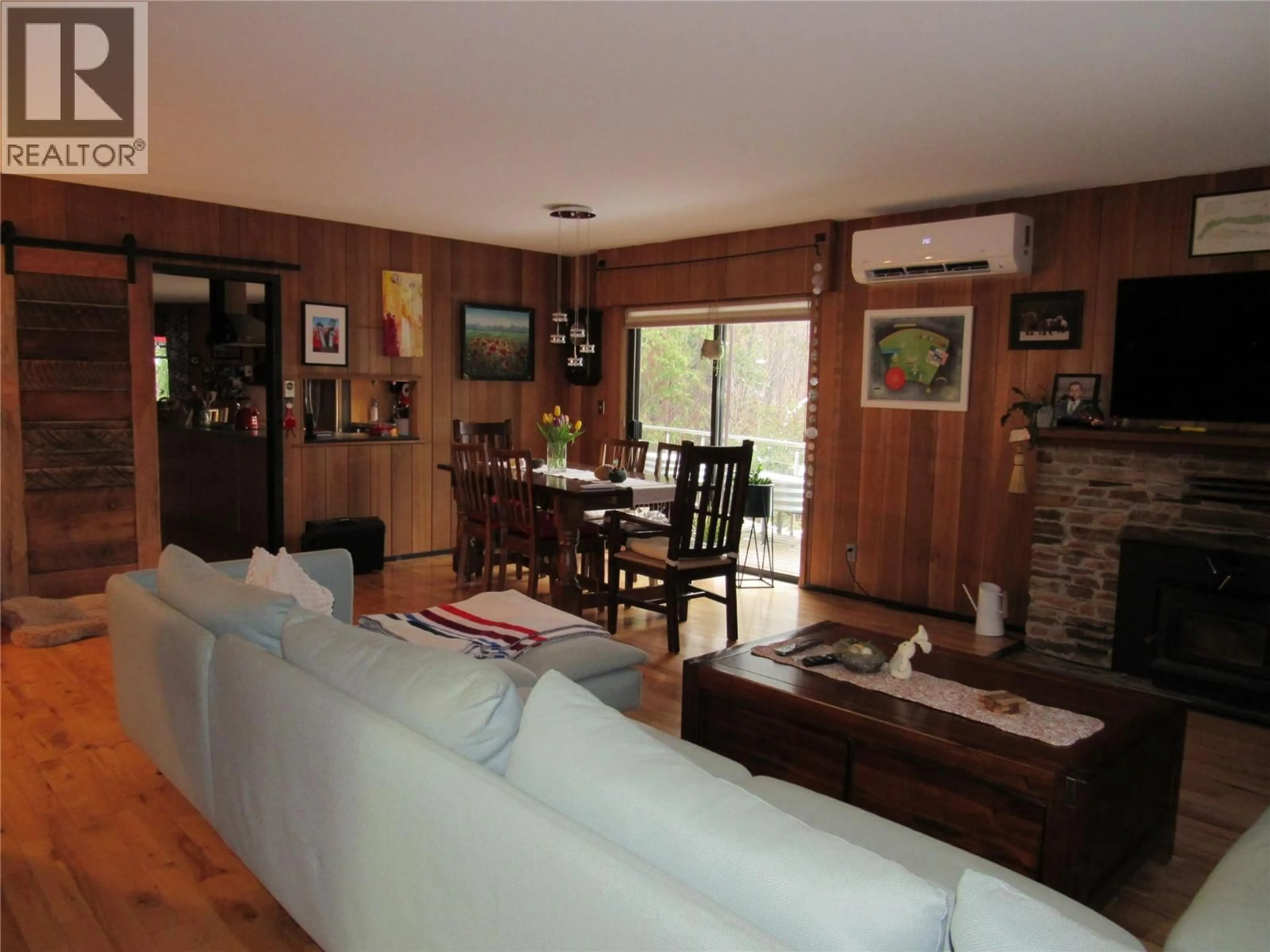 Living room with furniture, wood/laminate floor for 5375 ALLENDALE CRESCENT, Castlegar British Columbia V1N4V8