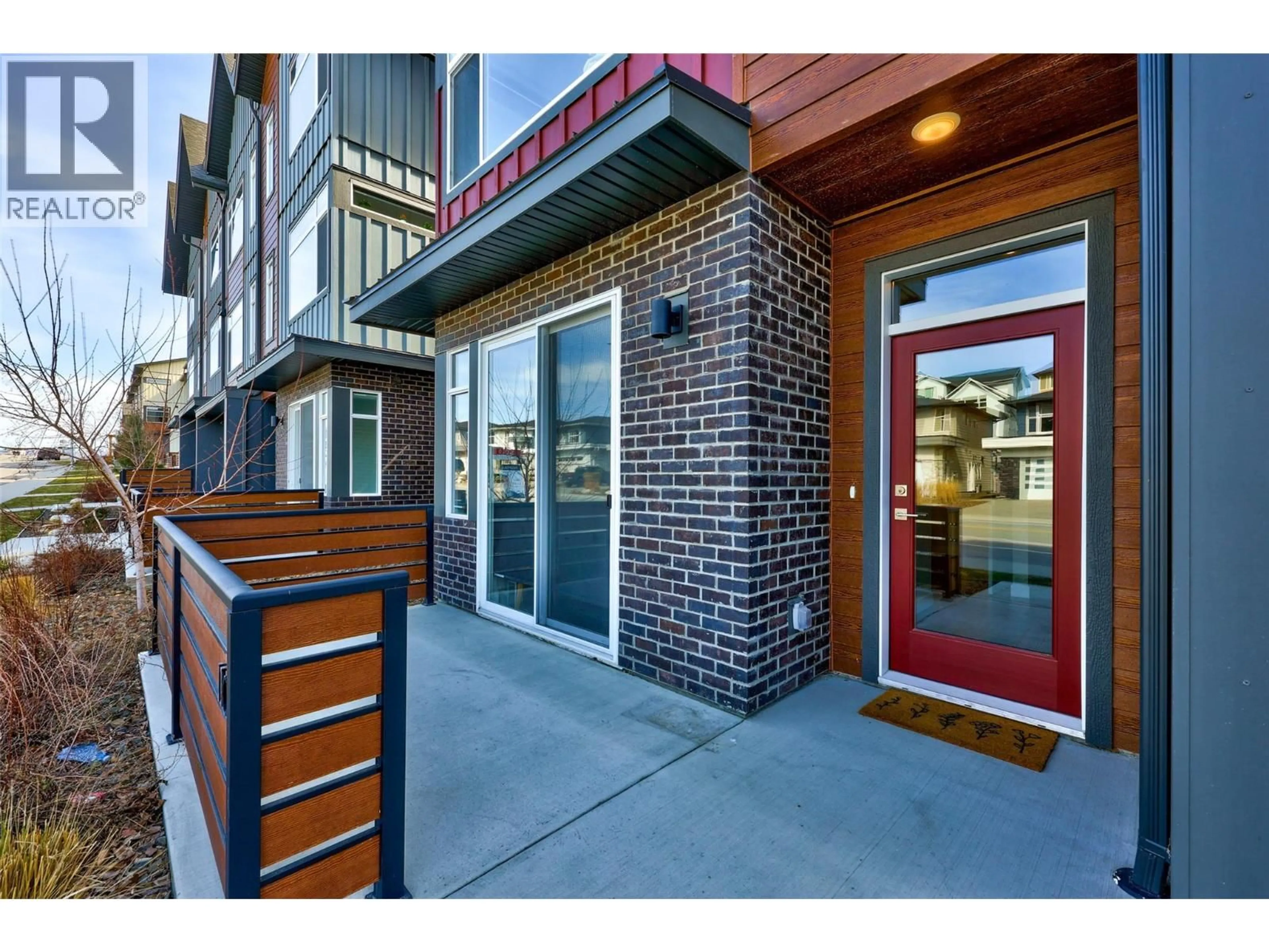 Indoor entryway for 110 - 1901 QU'APPELLE BOULEVARD, Kamloops British Columbia V2E0C9