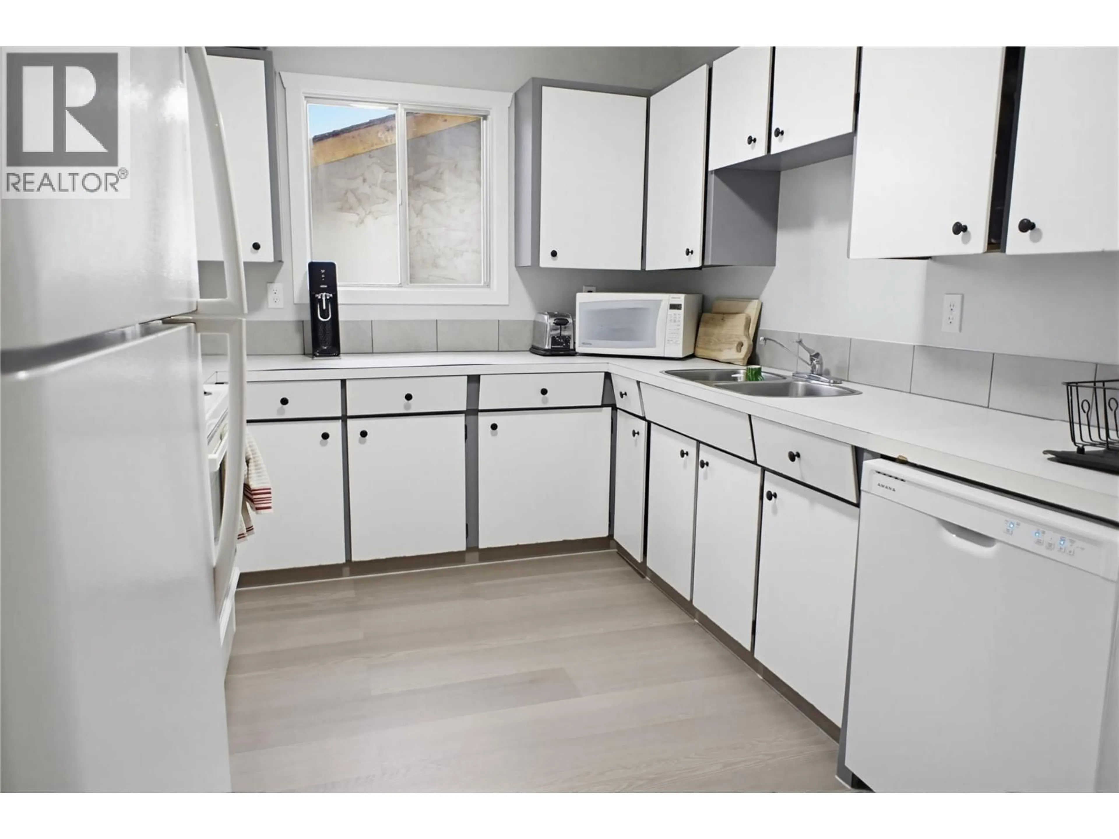 Standard kitchen, unknown for 342 MONMOUTH DRIVE, Kamloops British Columbia V2E1N7