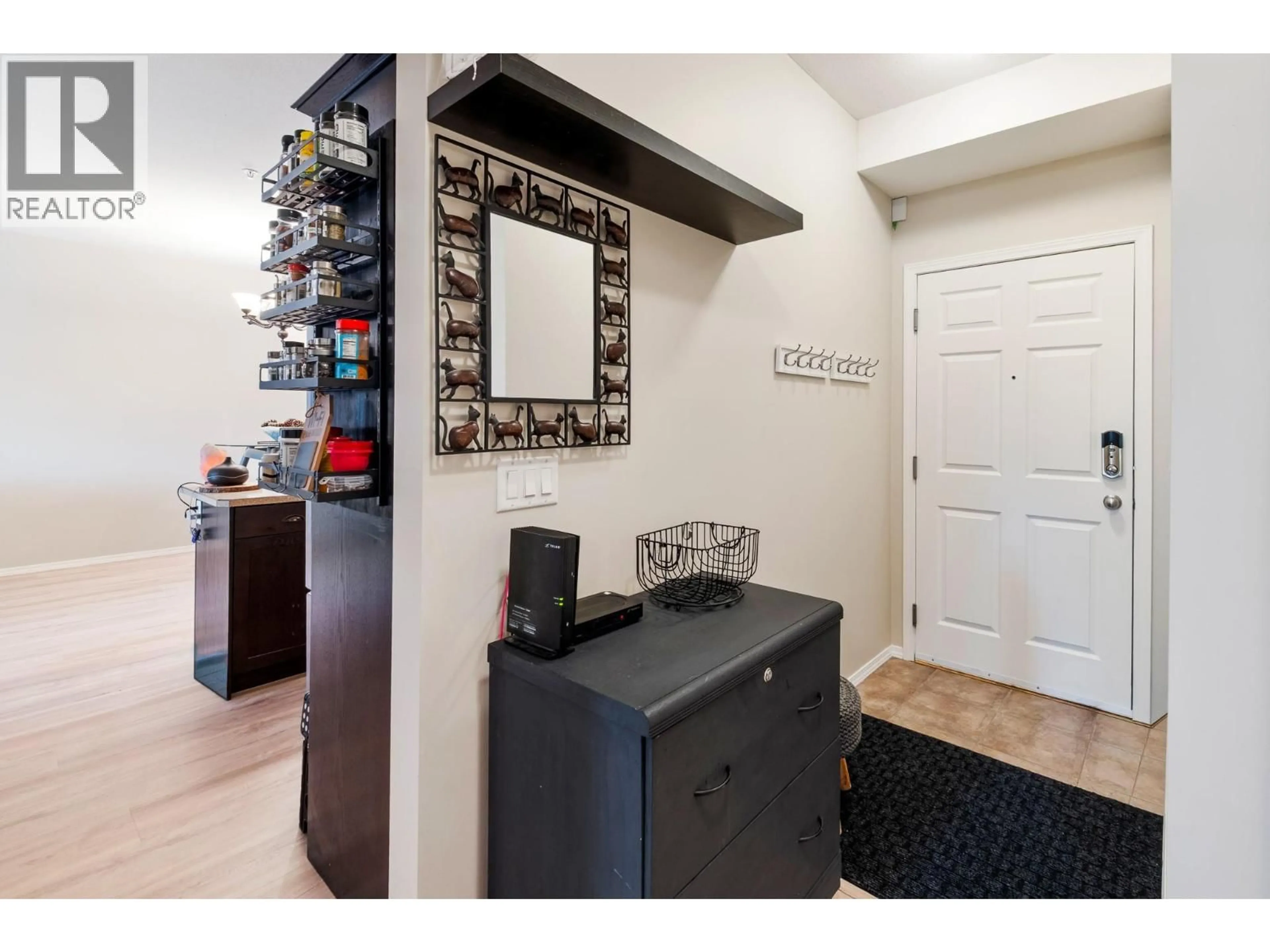 Indoor entryway for 311 - 250 HOLLYWOOD ROAD SOUTH, Kelowna British Columbia V1X3S9