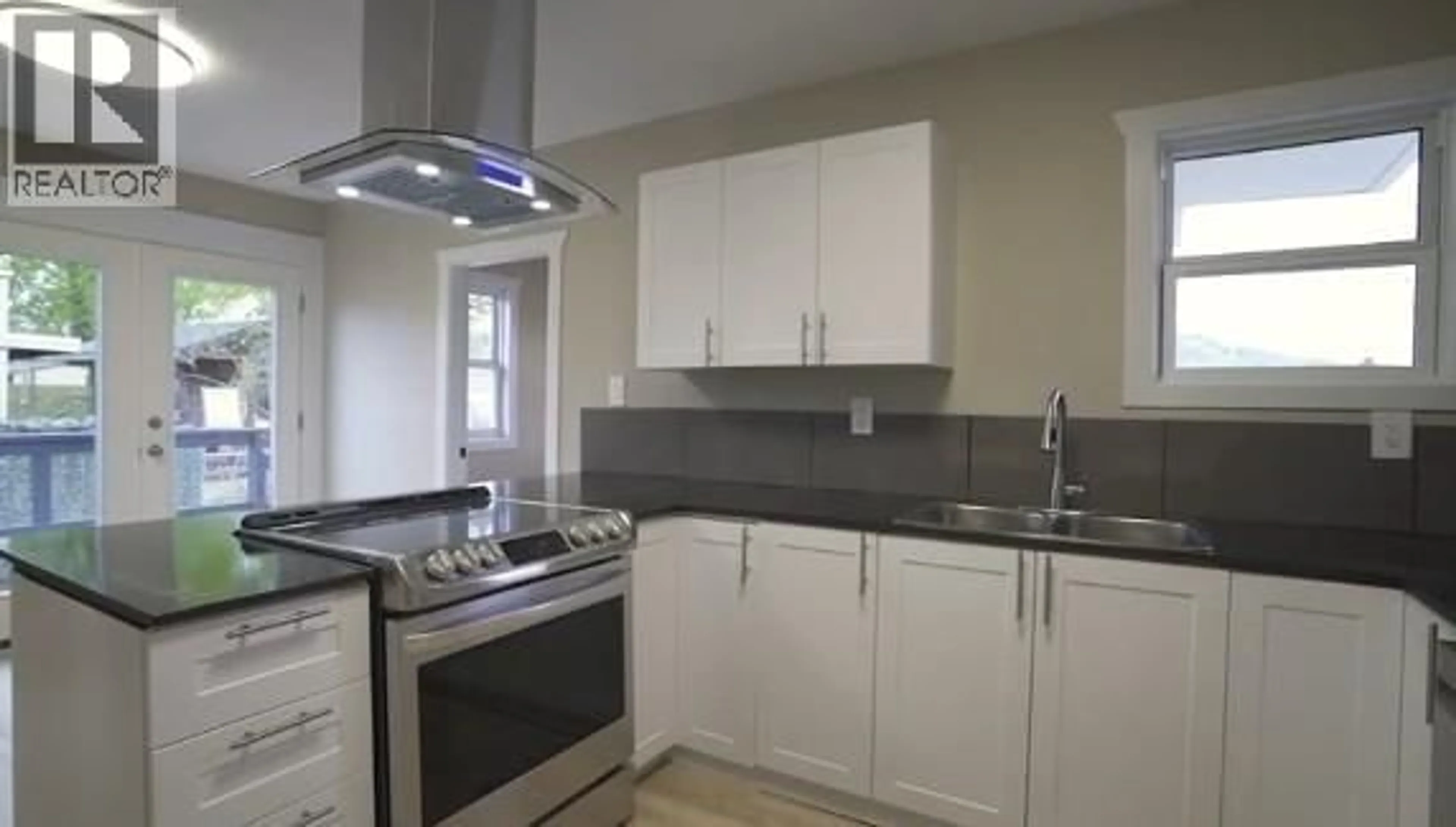 Standard kitchen, unknown for 121 WILLOW STREET, Kamloops British Columbia V2B4C6