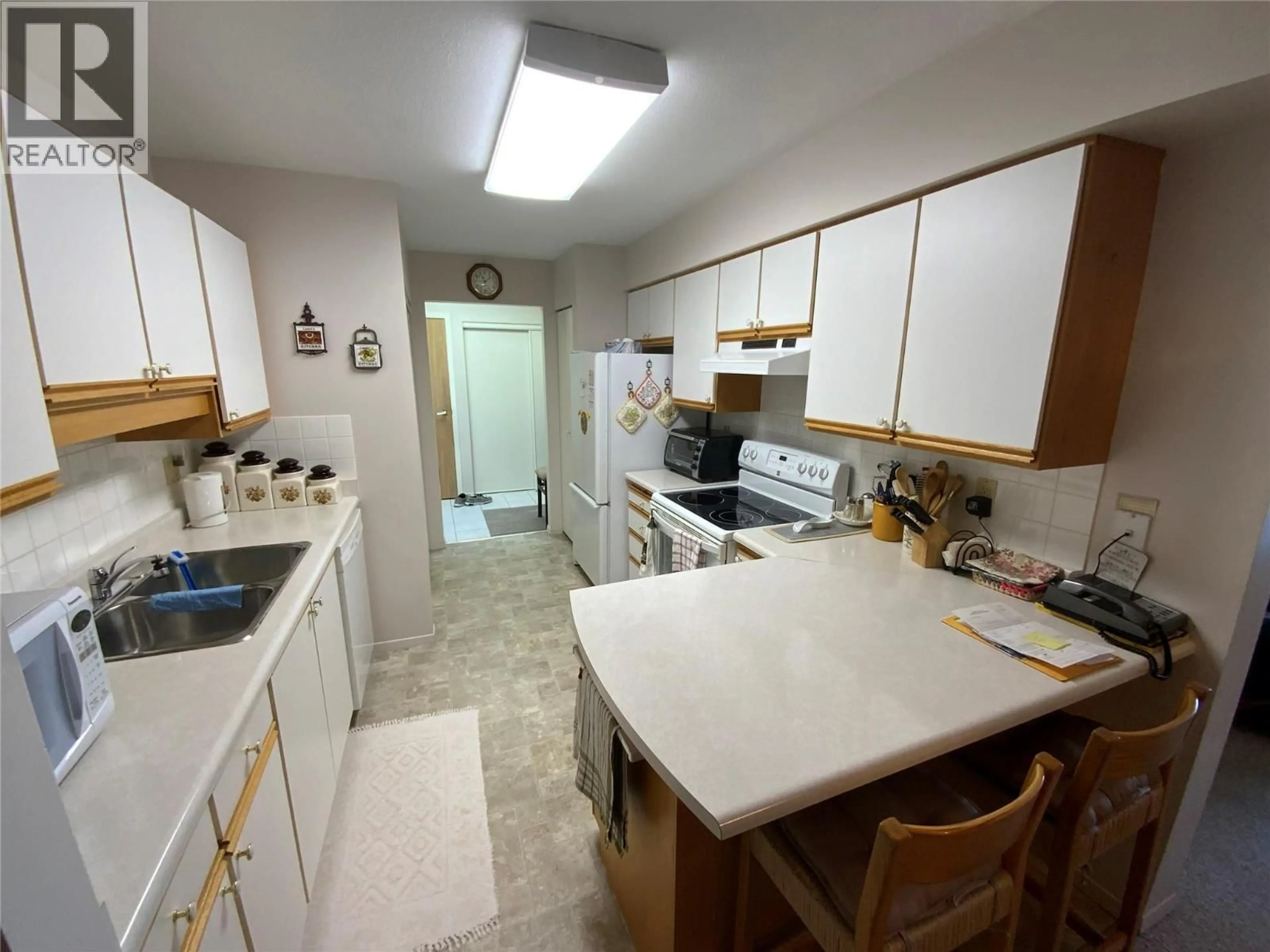 Standard kitchen, unknown for 407 - 195 WARREN AVENUE, Penticton British Columbia V2A3N1