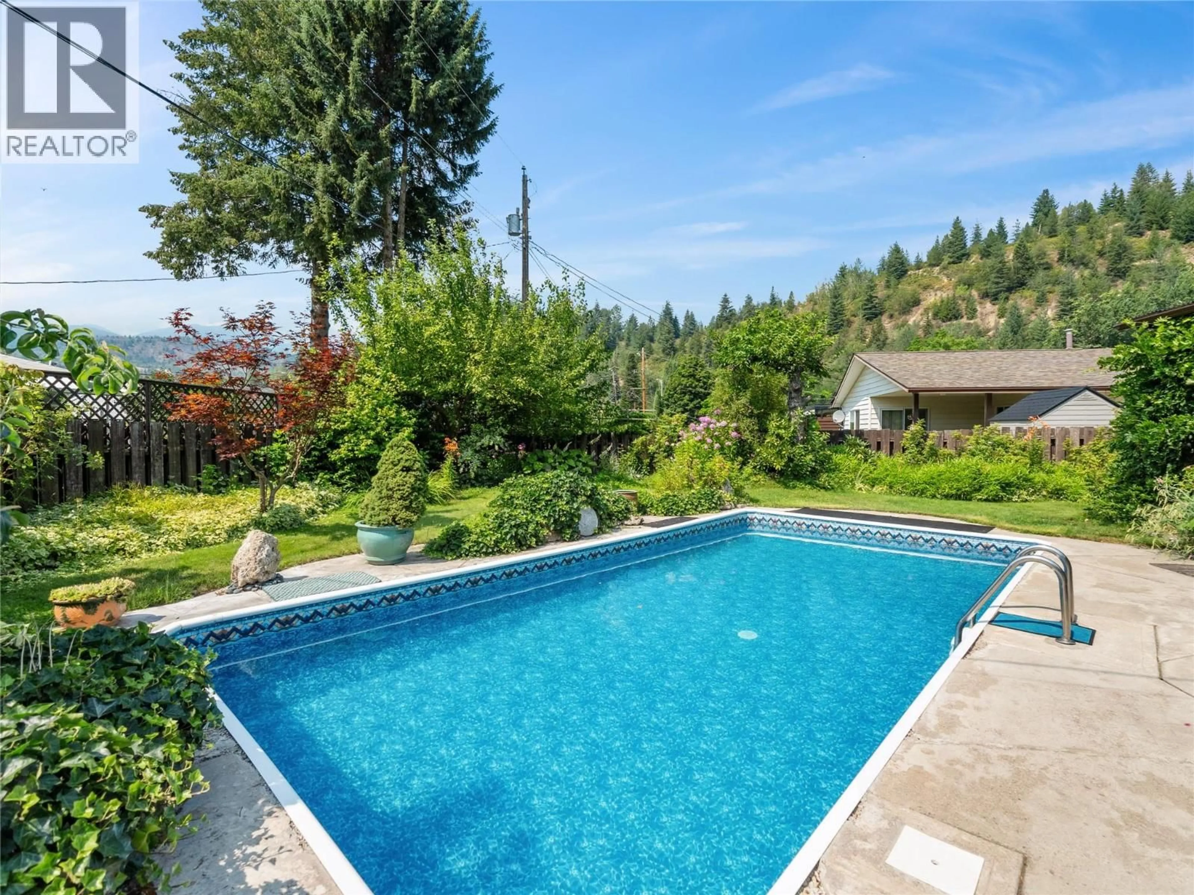 Pool for 1150 MARIANNA CRESCENT, Trail British Columbia V1R1E1