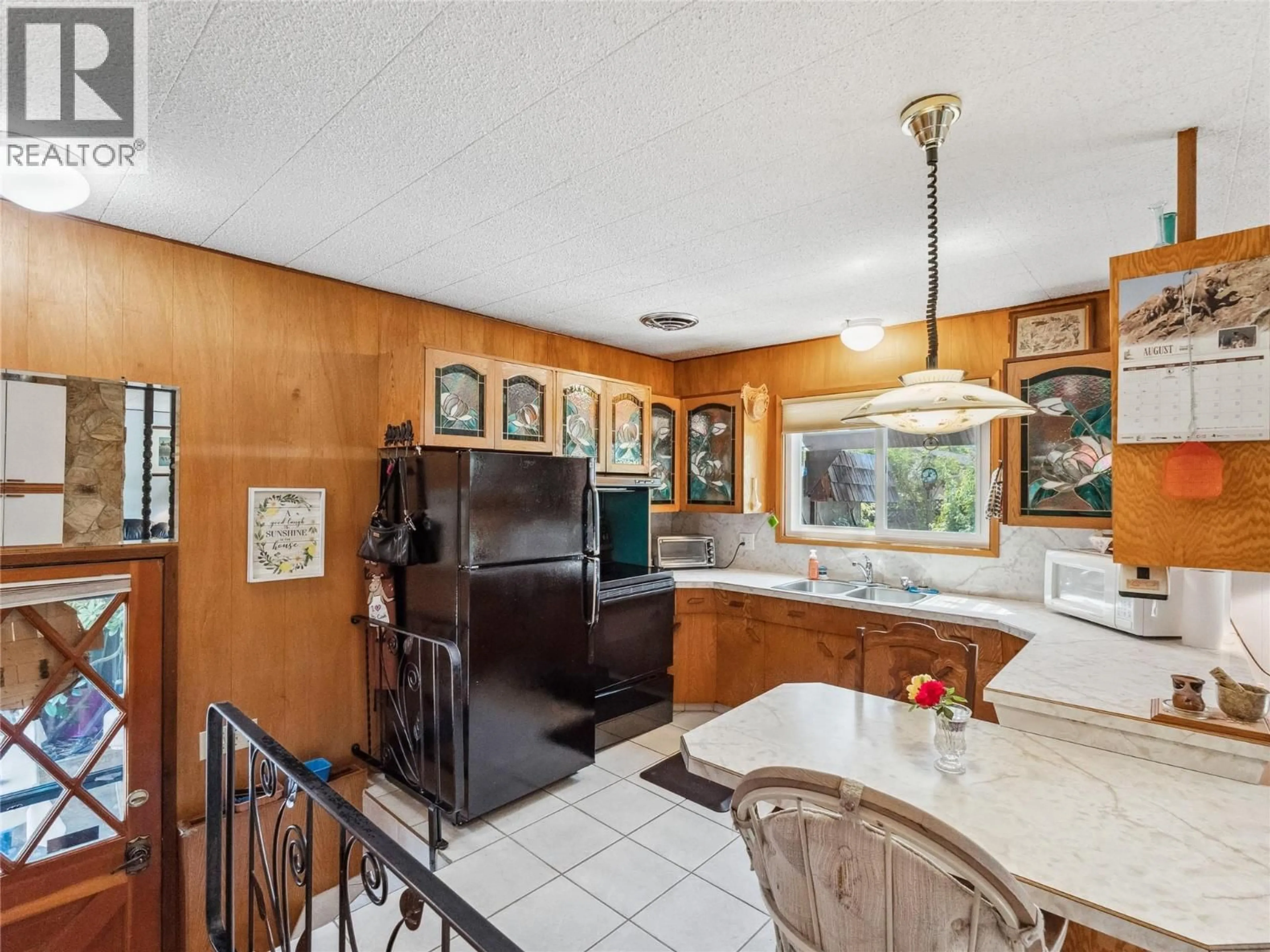 Open concept kitchen, ceramic/tile floor for 1150 MARIANNA CRESCENT, Trail British Columbia V1R1E1