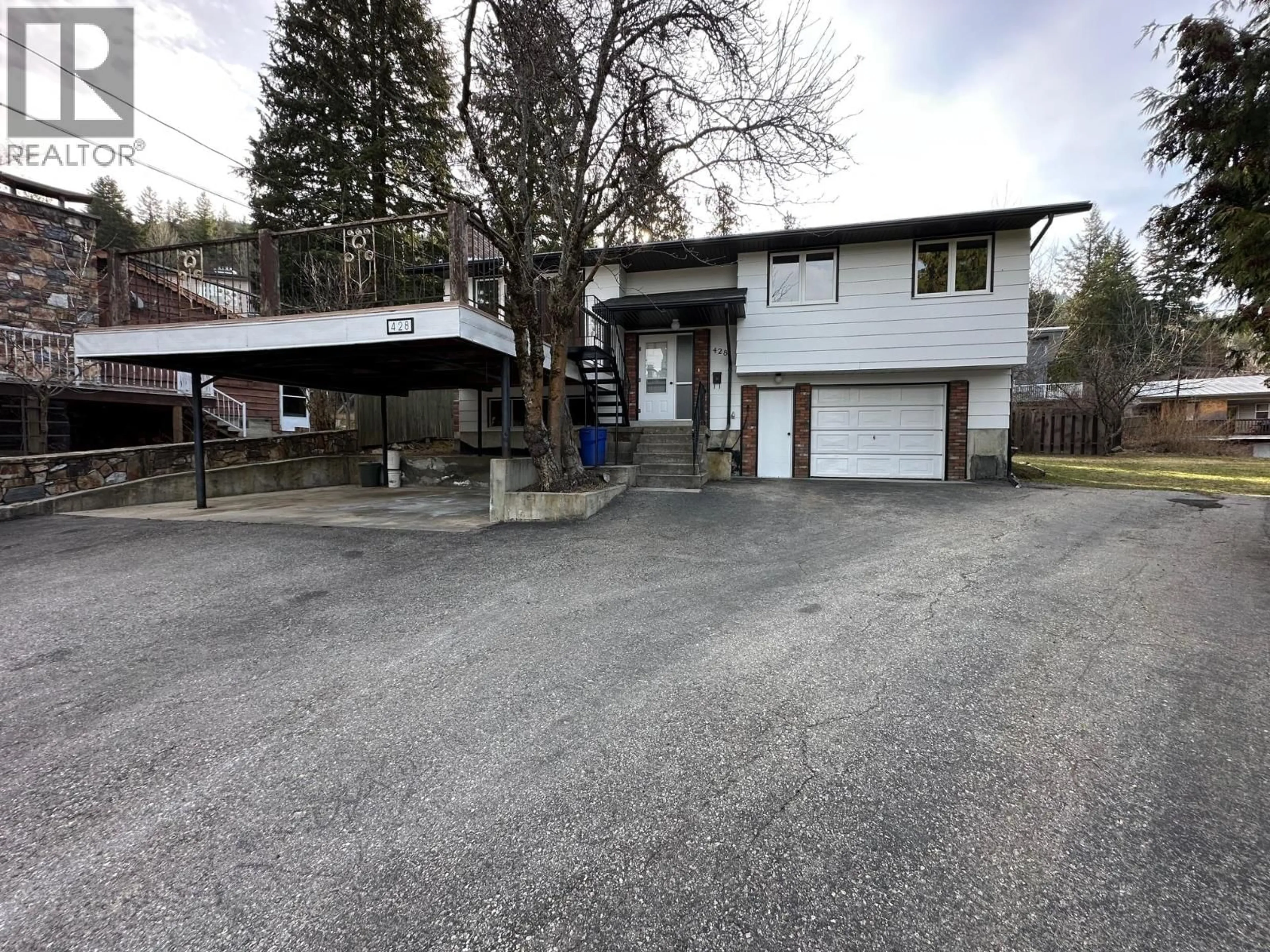 A pic from outside/outdoor area/front of a property/back of a property/a pic from drone, street for 428 BEASLEY STREET, Nelson British Columbia V1L5M7