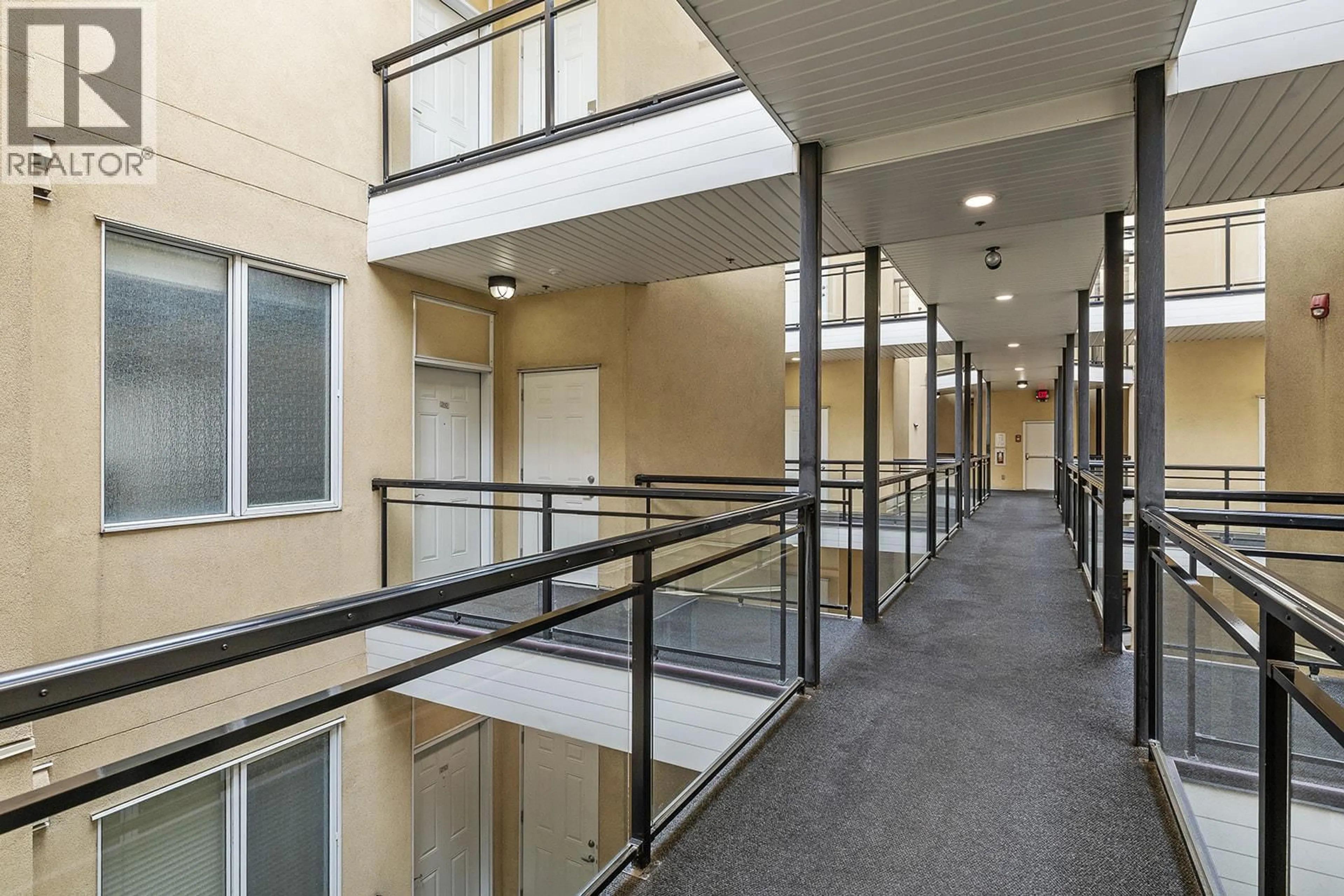 Indoor foyer for 310 - 1331 ELLIS STREET, Kelowna British Columbia V1Y1Z9