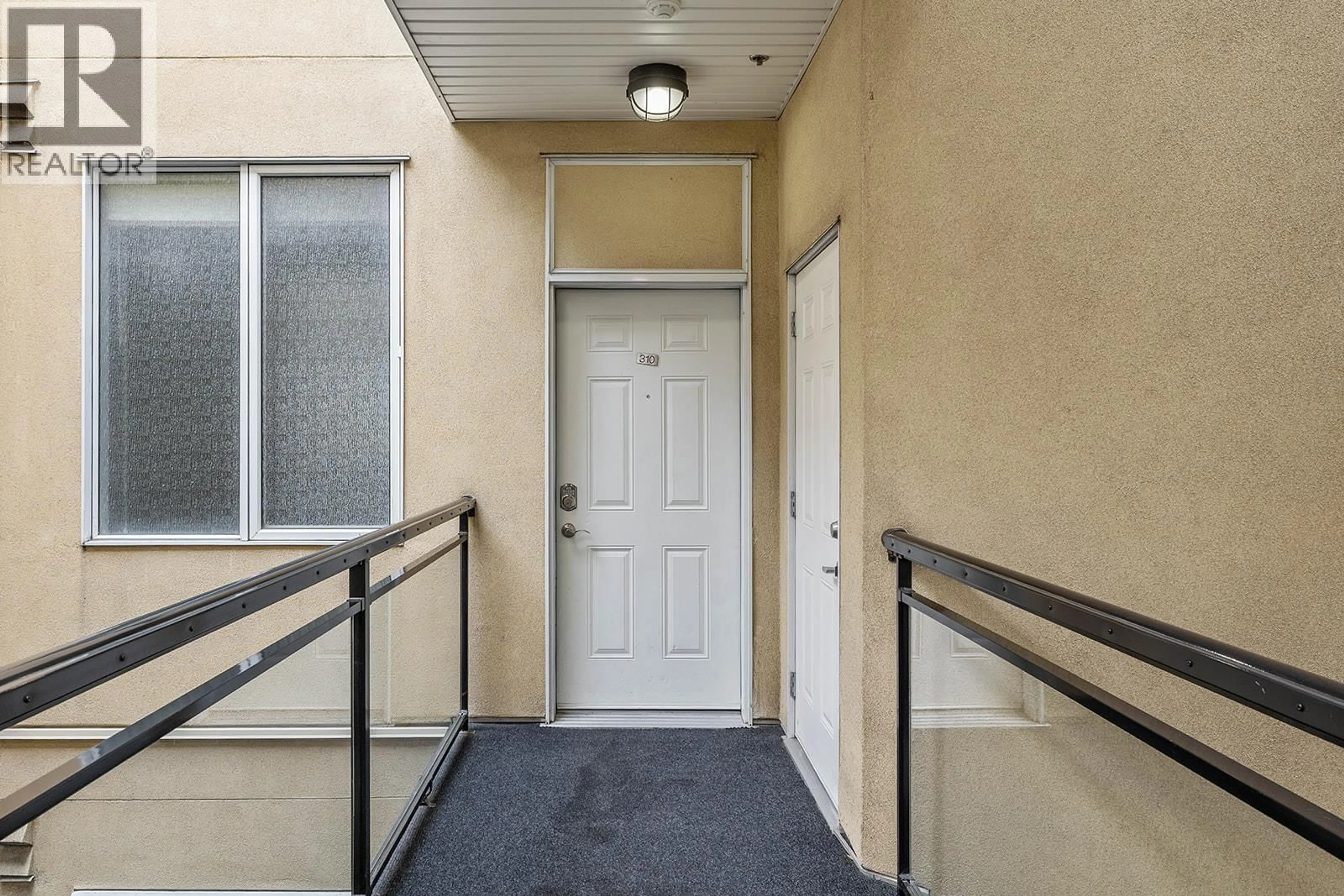 Indoor foyer for 310 - 1331 ELLIS STREET, Kelowna British Columbia V1Y1Z9