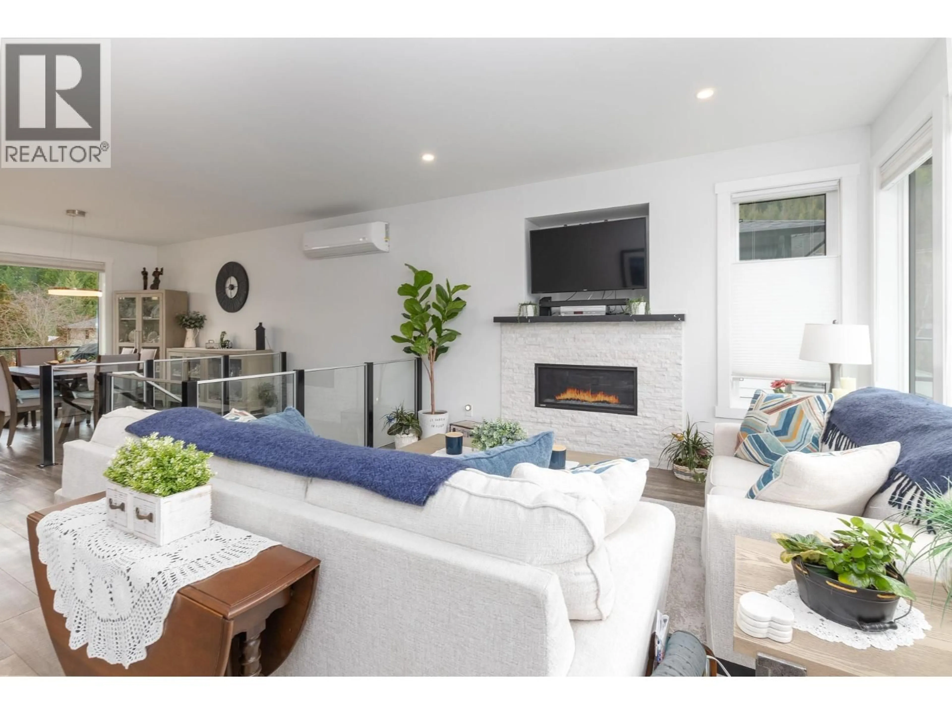 Living room with furniture, unknown for 4 - 1441 20 AVENUE SOUTHEAST, Salmon Arm British Columbia V1E2M9