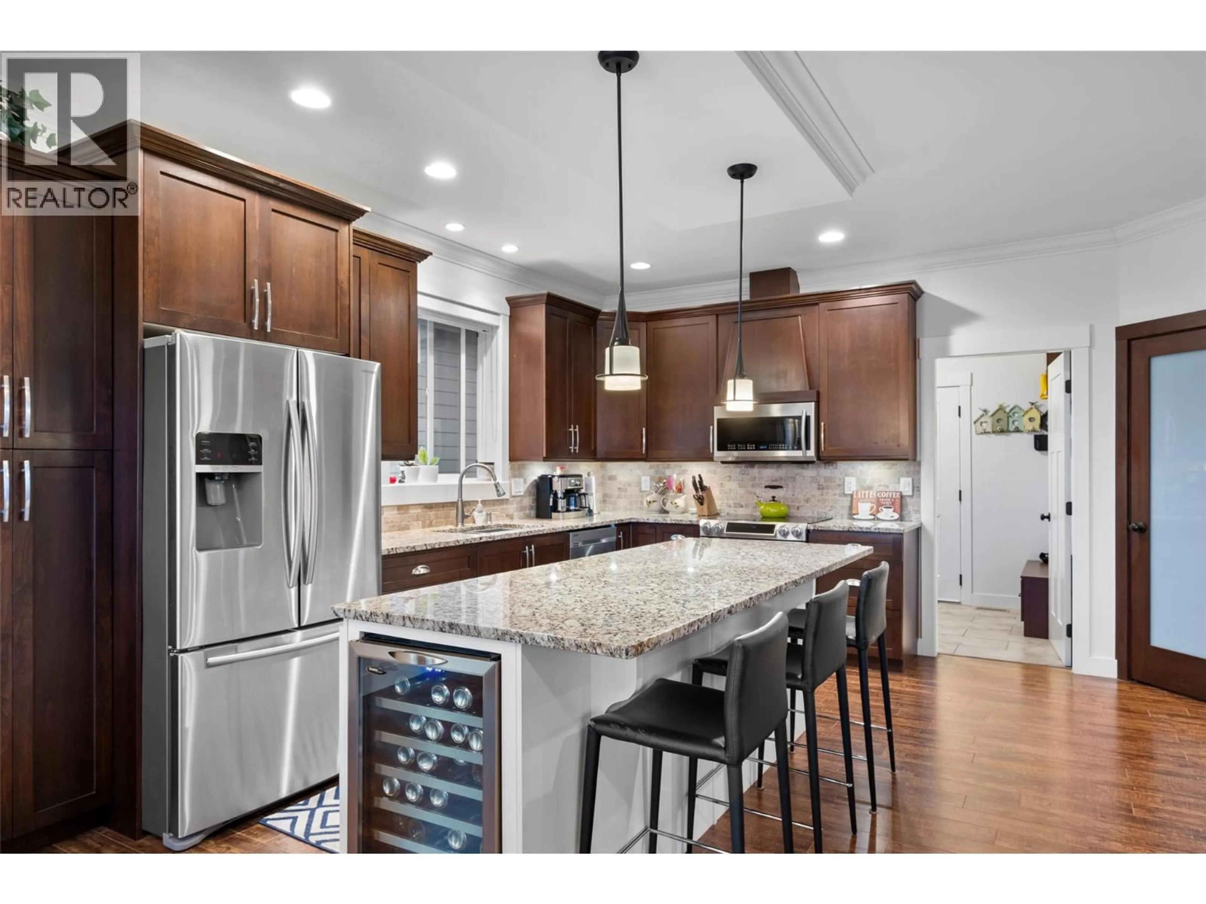 Open concept kitchen, unknown for 2016 GALORE CRESCENT, Kamloops British Columbia V2E0A7