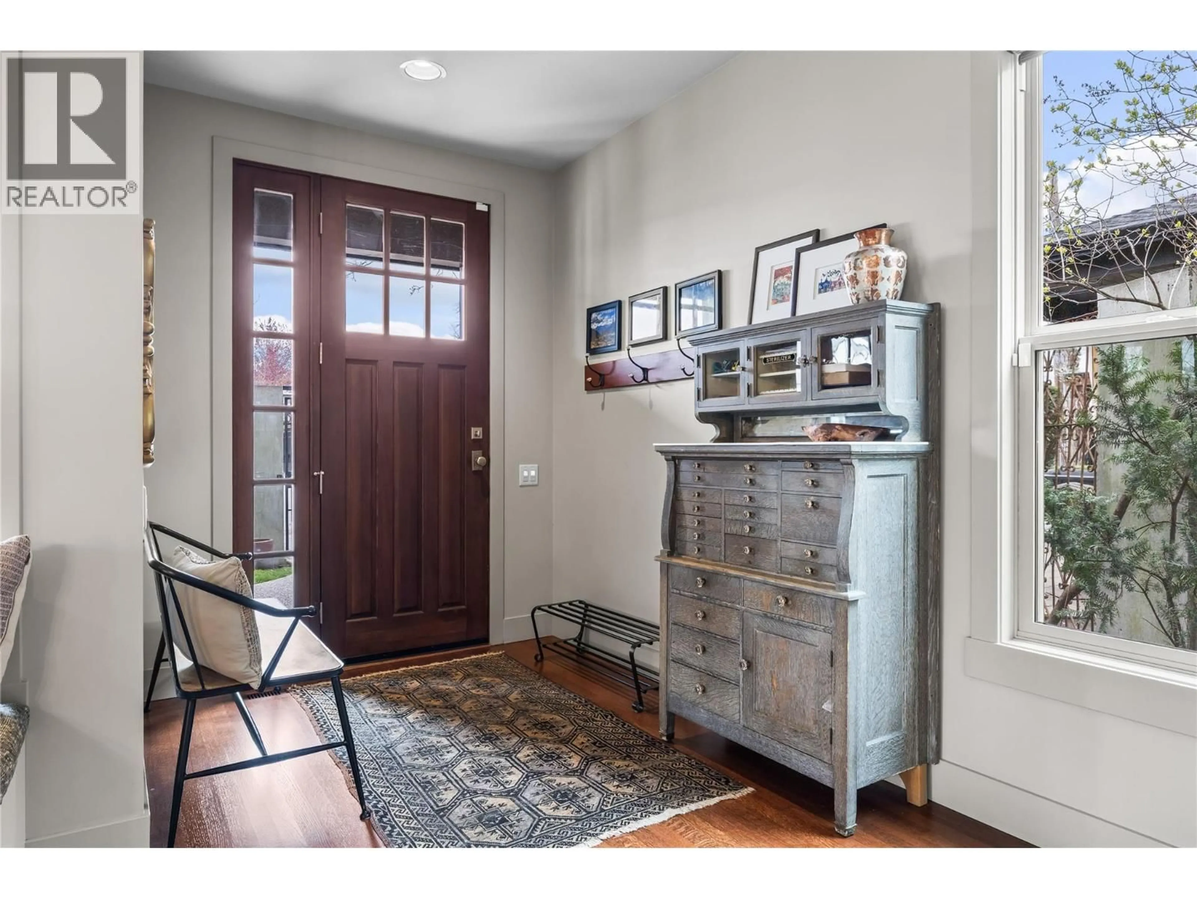 Indoor entryway for 2683 BATH STREET, Kelowna British Columbia V1Y1M2