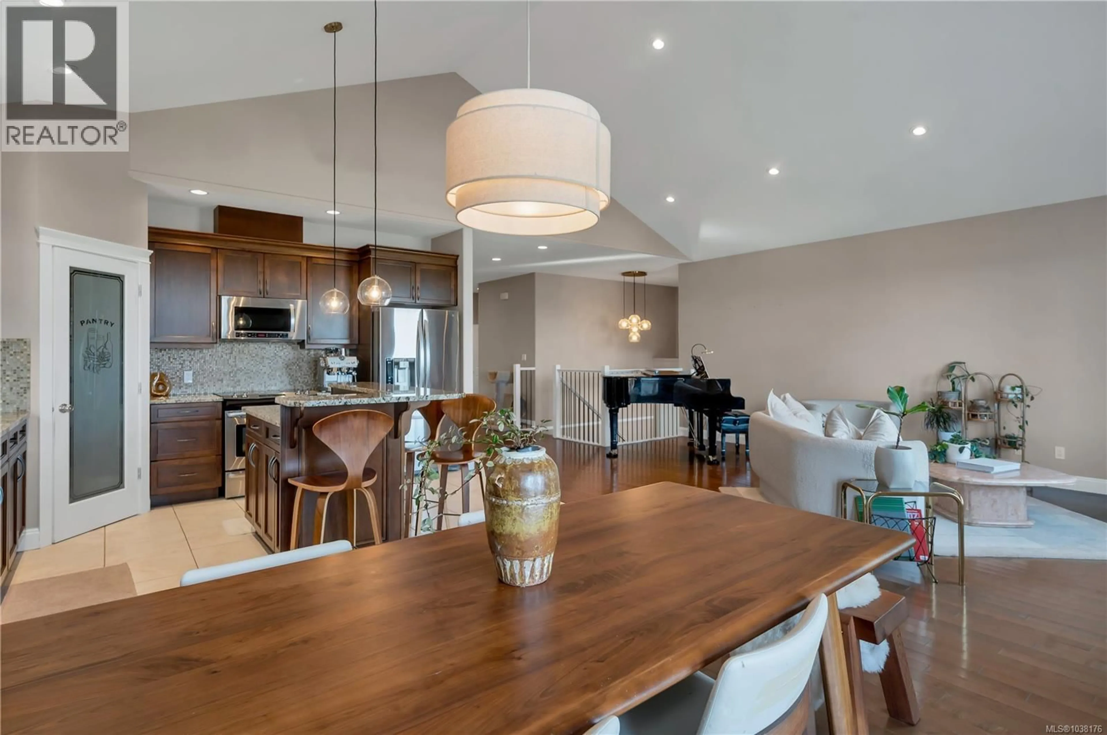 Open concept kitchen, wood/laminate floor for 667 NELSON ROAD, Campbell River British Columbia V9H1T7