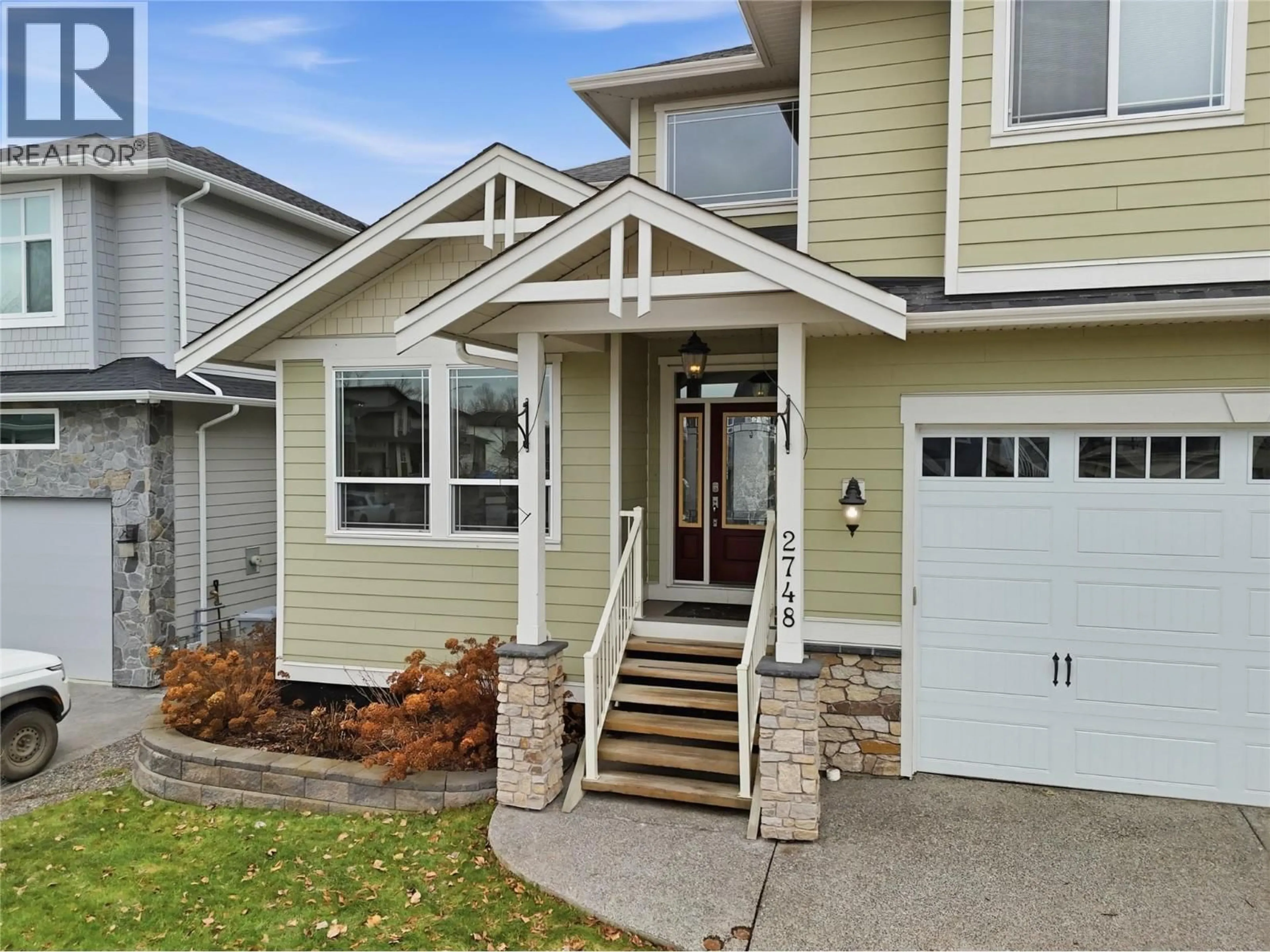 Home with vinyl exterior material, street for 2748 BEACHMOUNT CRESCENT, Kamloops British Columbia V2B0E6