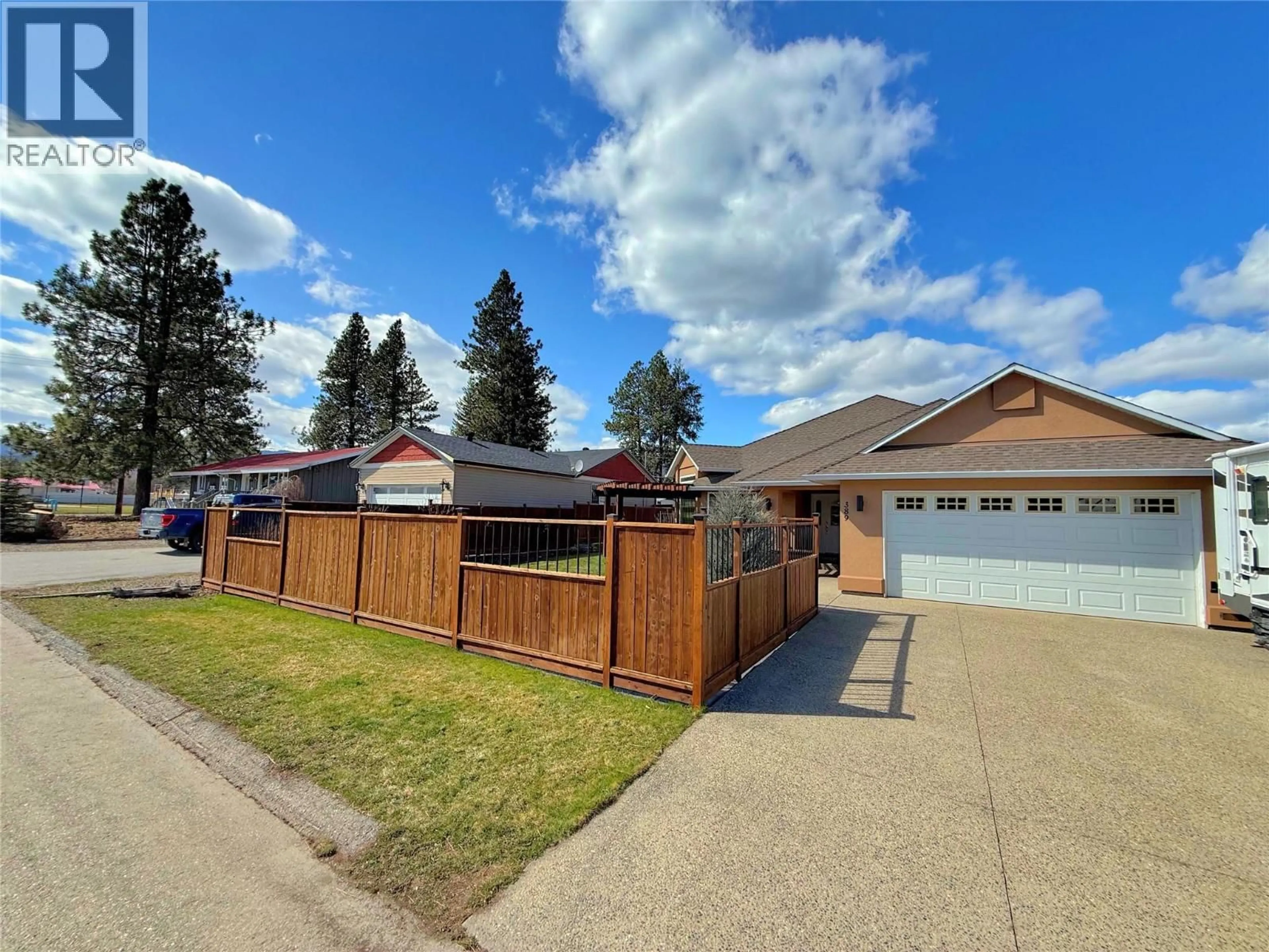 A pic from outside/outdoor area/front of a property/back of a property/a pic from drone, street for 389 BILLITER AVENUE, Princeton British Columbia V0X1W0