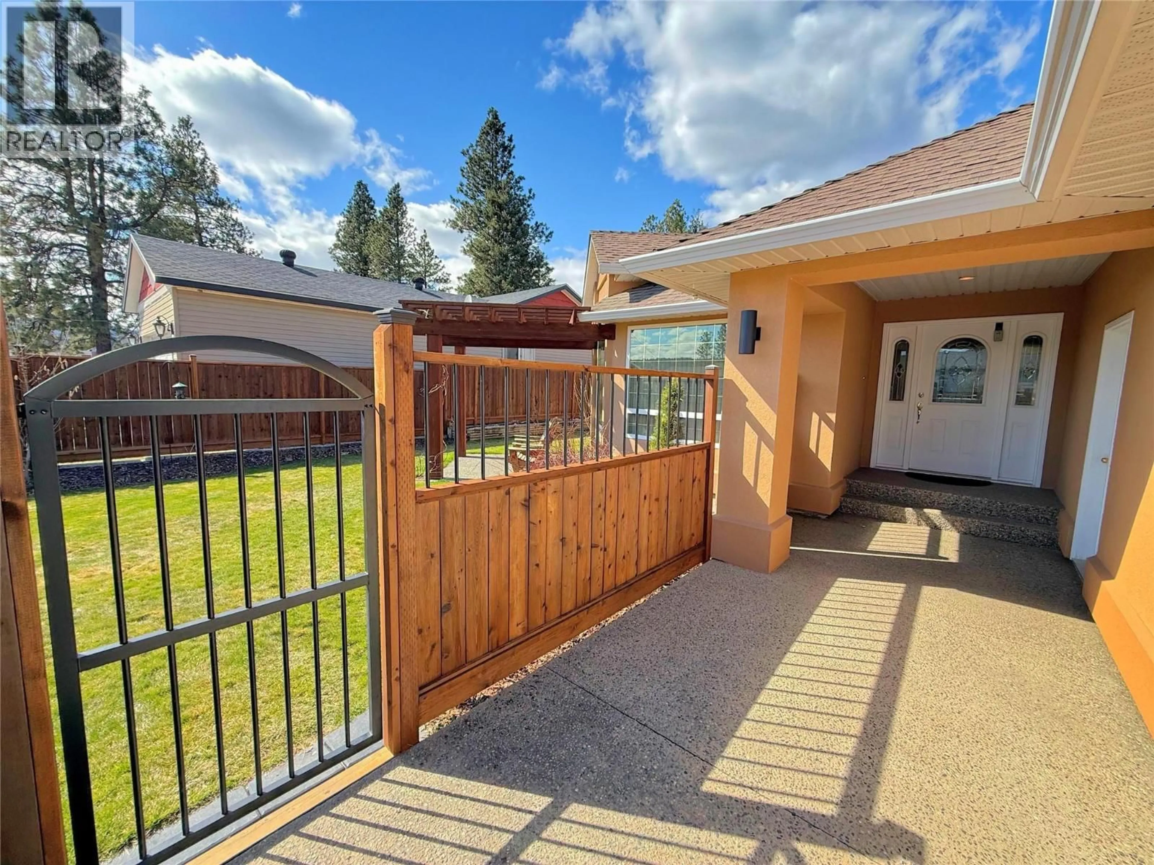 Patio, street for 389 BILLITER AVENUE, Princeton British Columbia V0X1W0