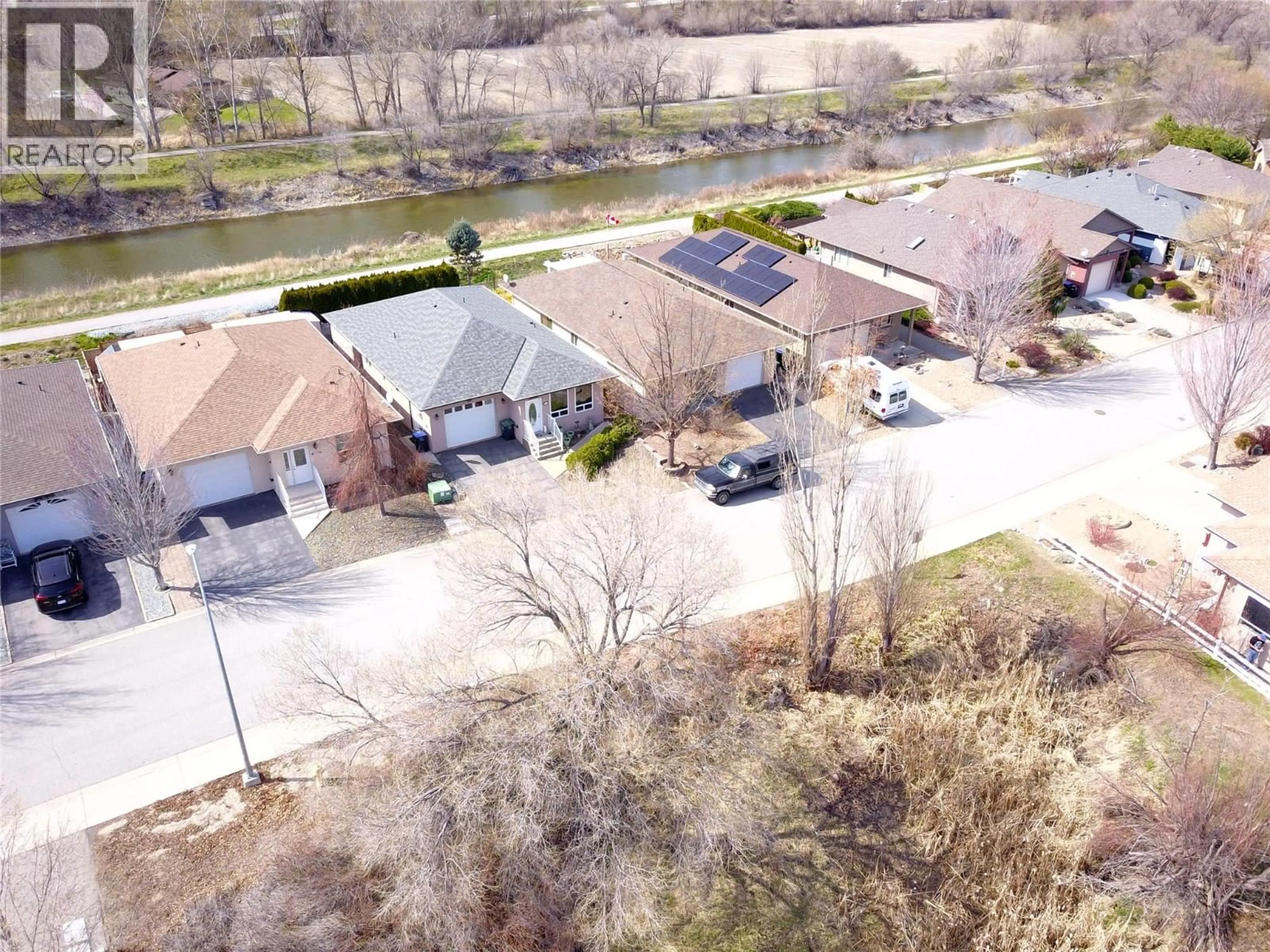 A pic from outside/outdoor area/front of a property/back of a property/a pic from drone, street for 162 WILLOWS PLACE, Oliver British Columbia V0H1T4