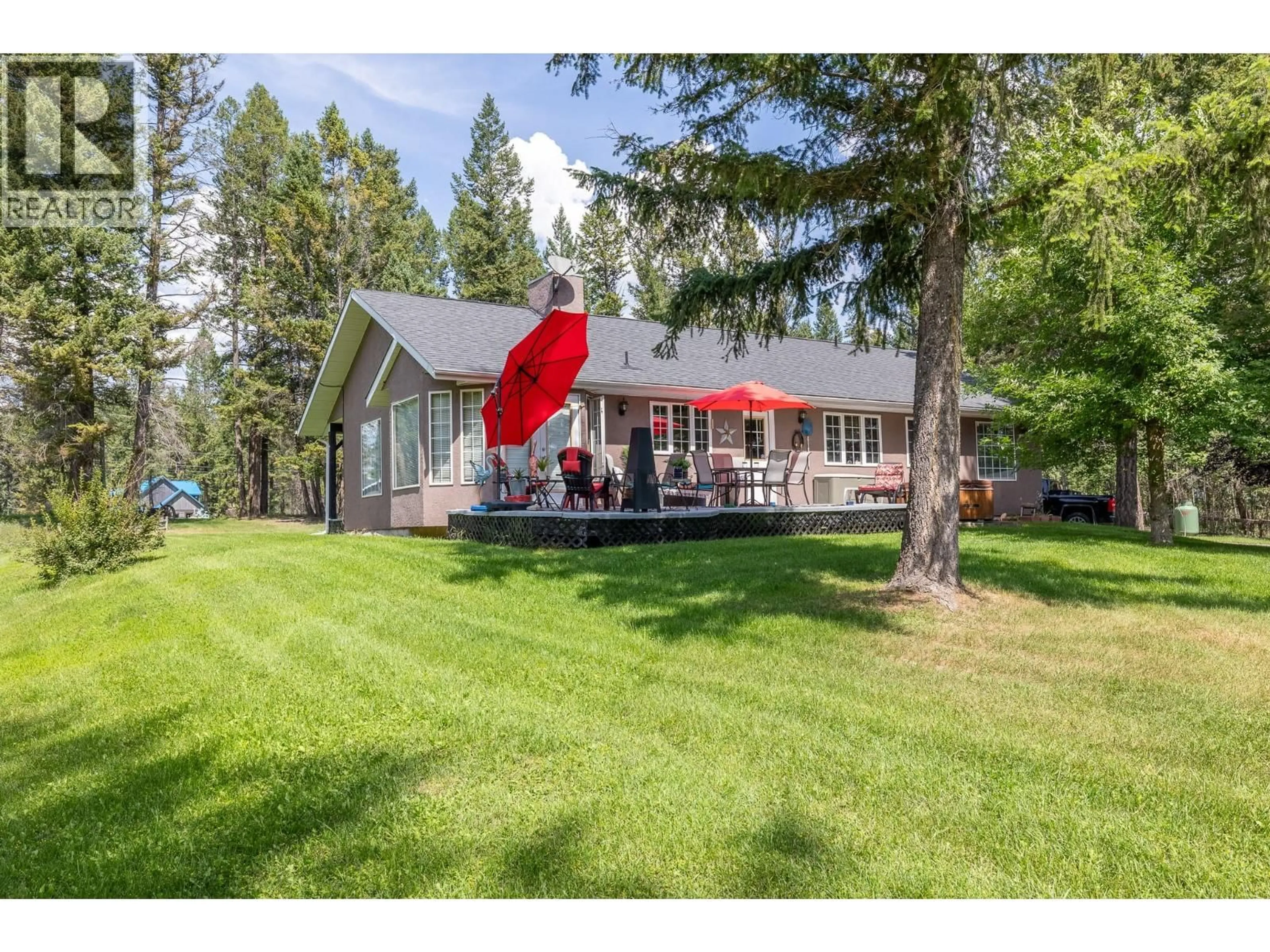 A pic from outside/outdoor area/front of a property/back of a property/a pic from drone, water/lake/river/ocean view for 4814 LAKE ROAD, Windermere British Columbia V0B2L2