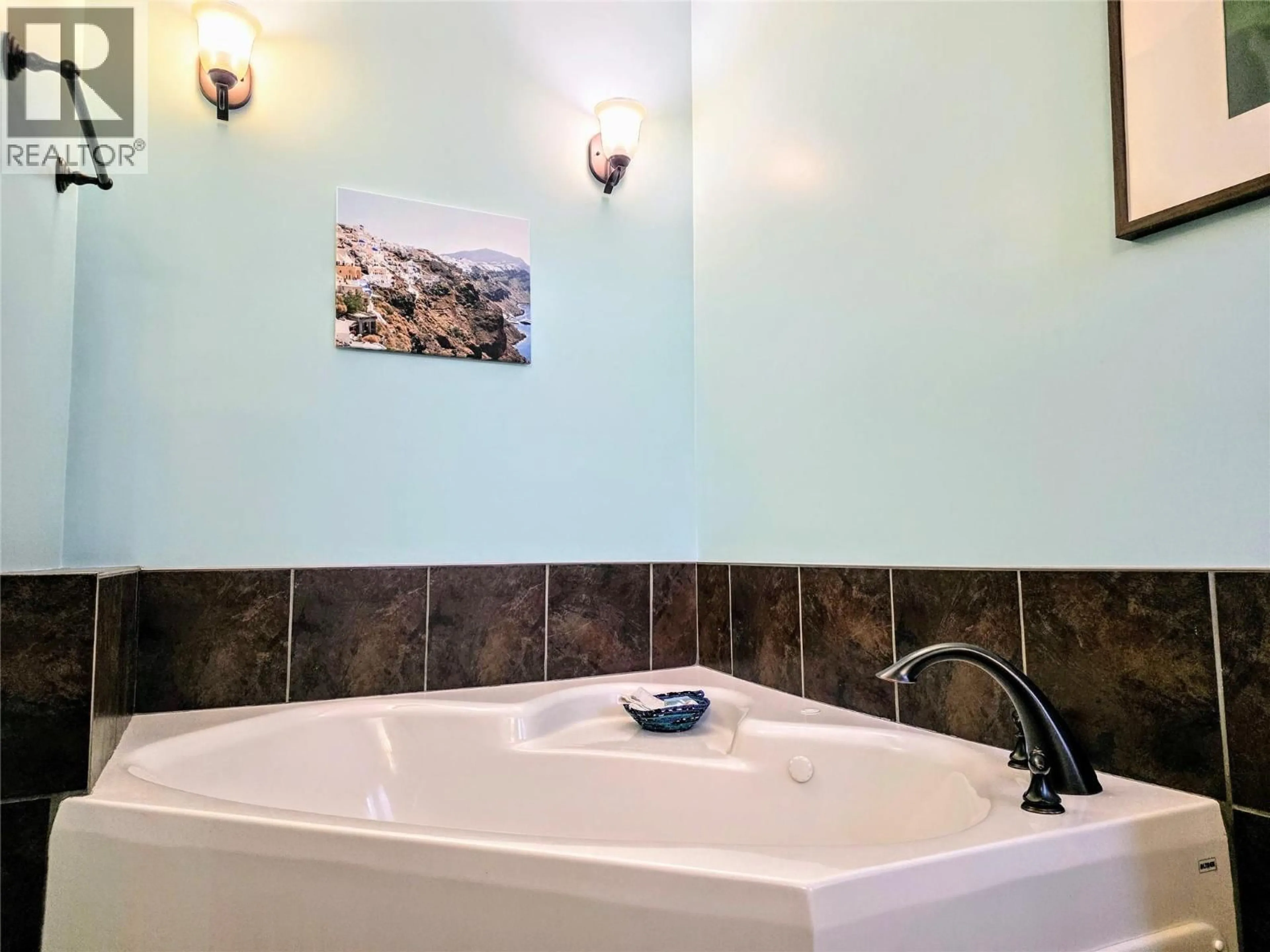 Contemporary bathroom, ceramic/tile floor for 502 - 7337 PROSPECTOR AVENUE, Radium Hot Springs British Columbia V0A1M0