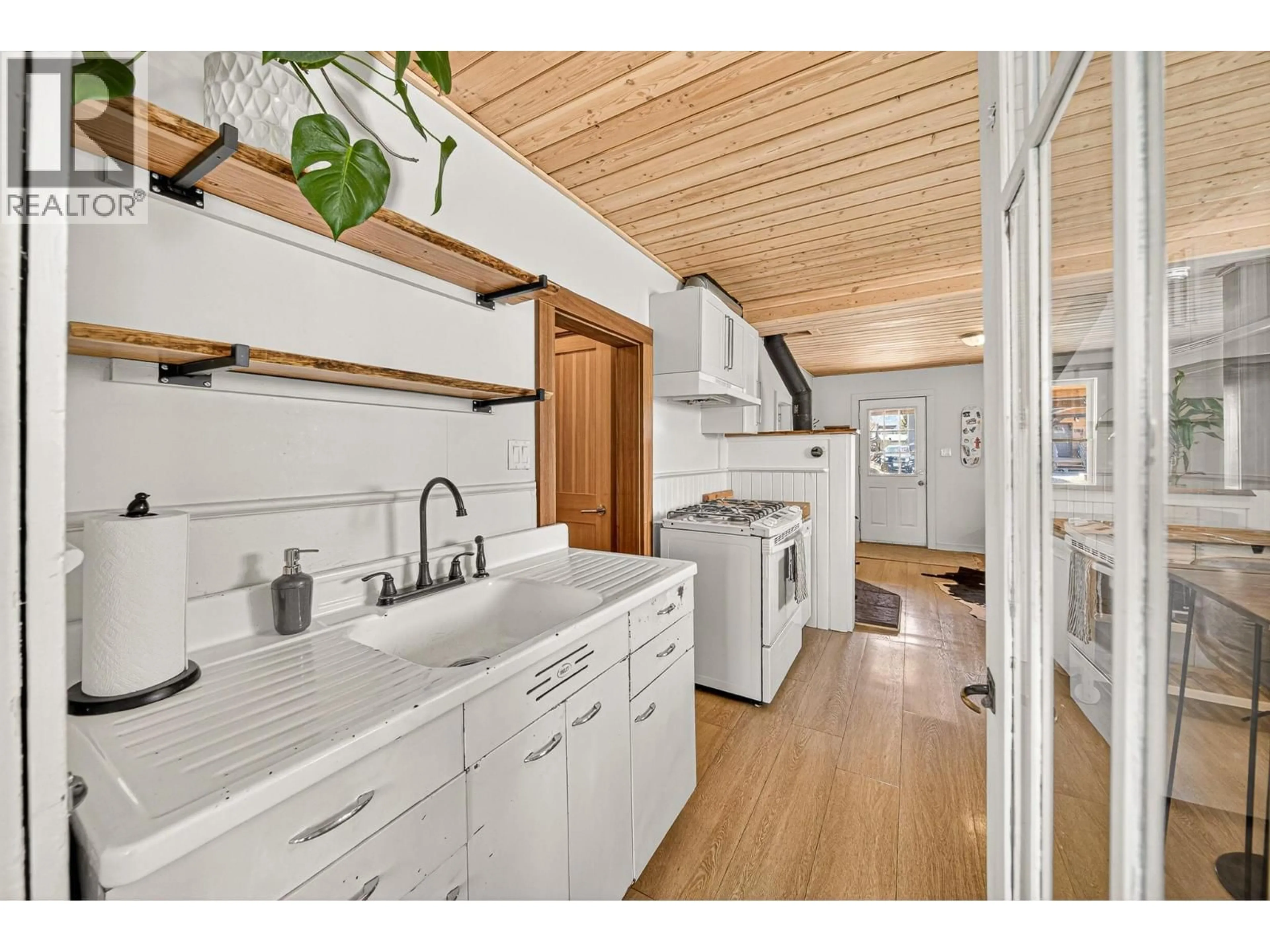Open concept kitchen, unknown for 146 14TH STREET, Fernie British Columbia V0B1M0