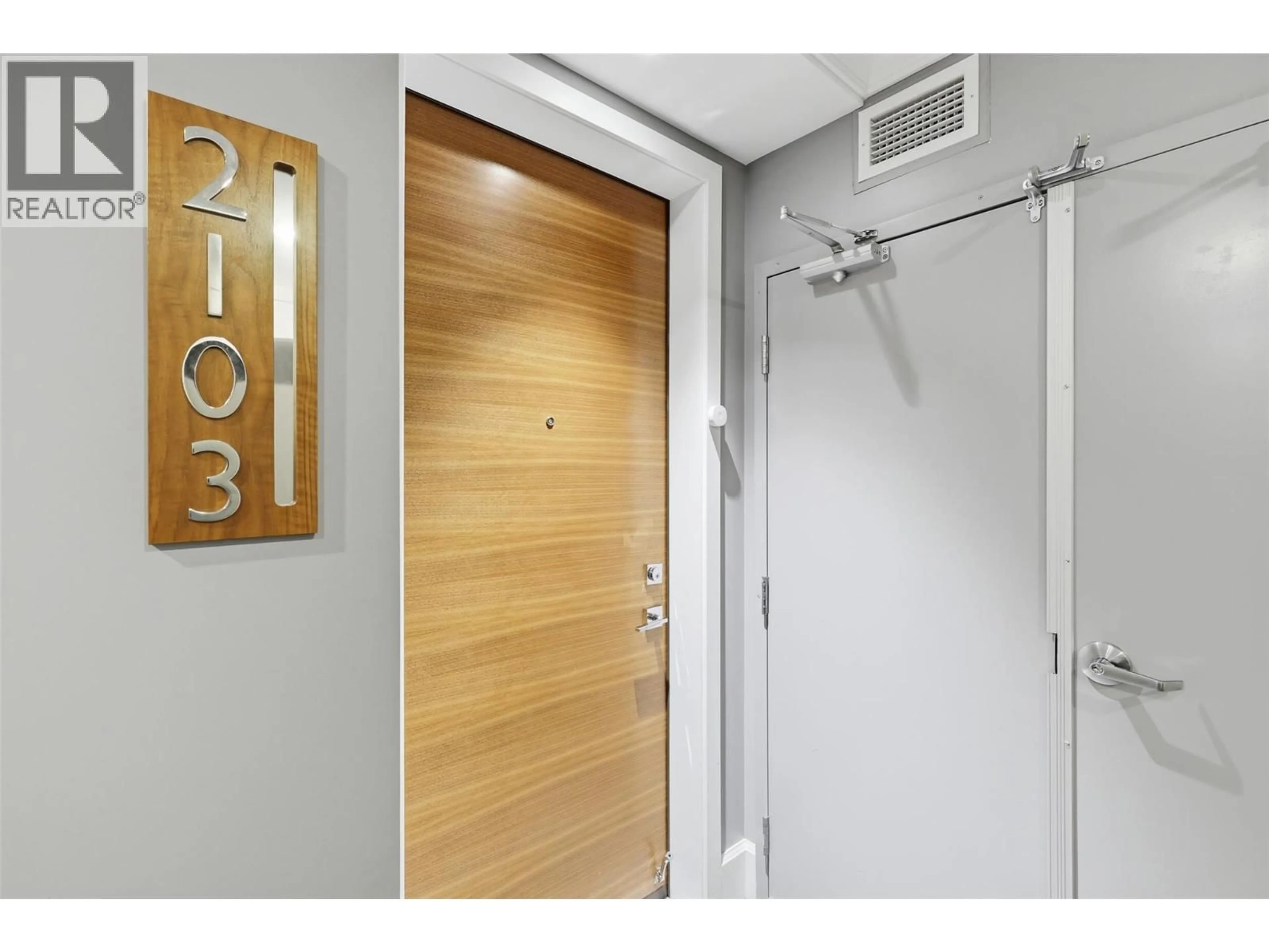 Indoor entryway for 2103 - 1405 SPRINGHILL DRIVE, Kamloops British Columbia V2C0B4