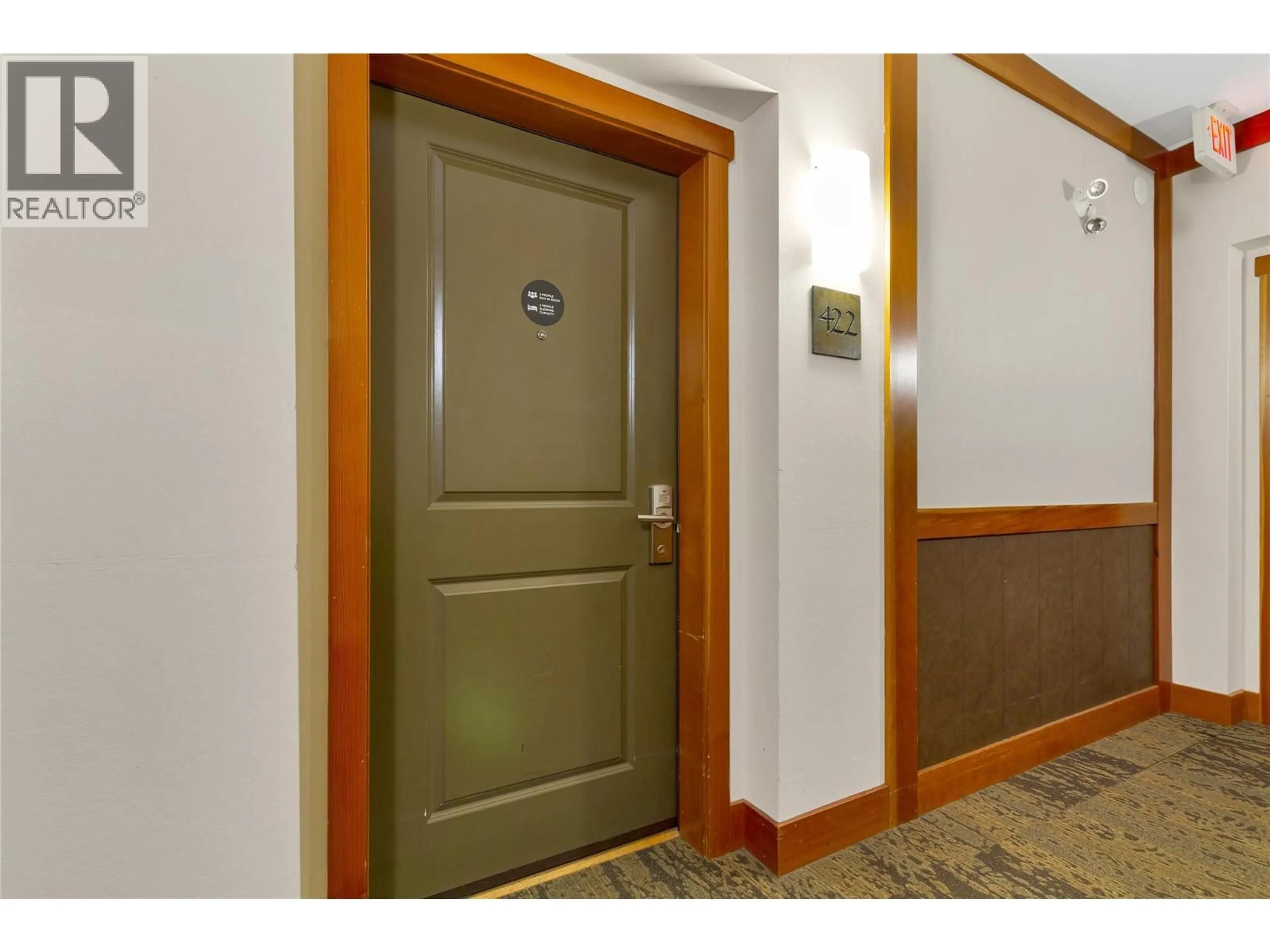 Indoor foyer for 422 - 105 VILLAGE CENTRE COURT, Vernon British Columbia V1H1Y8