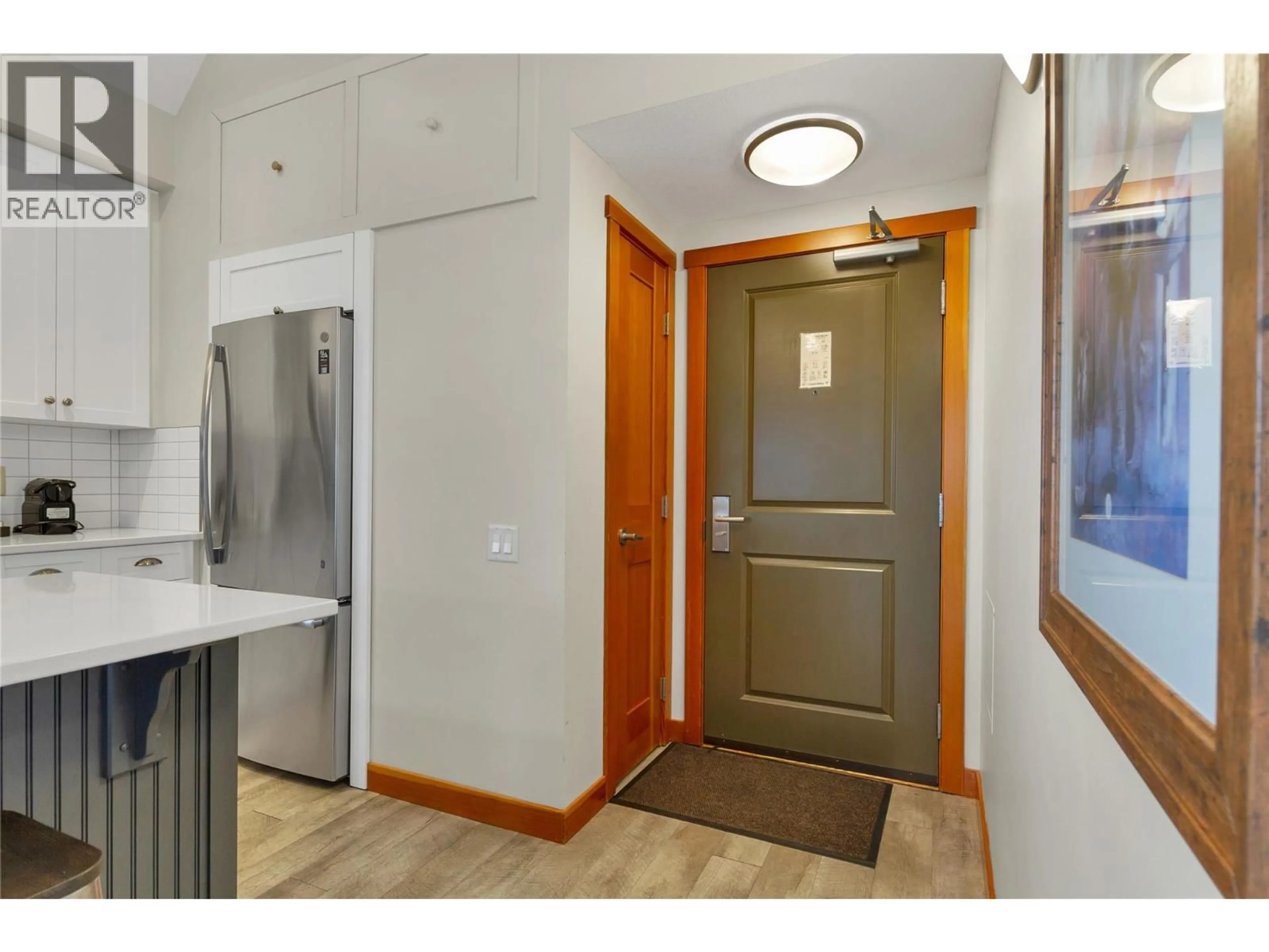 Indoor entryway for 422 - 105 VILLAGE CENTRE COURT, Vernon British Columbia V1H1Y8