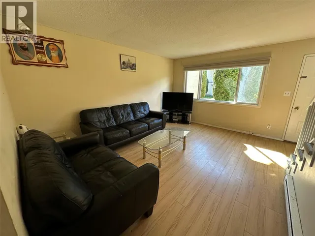 11 - 6370 PARK DRIVE, Oliver 4