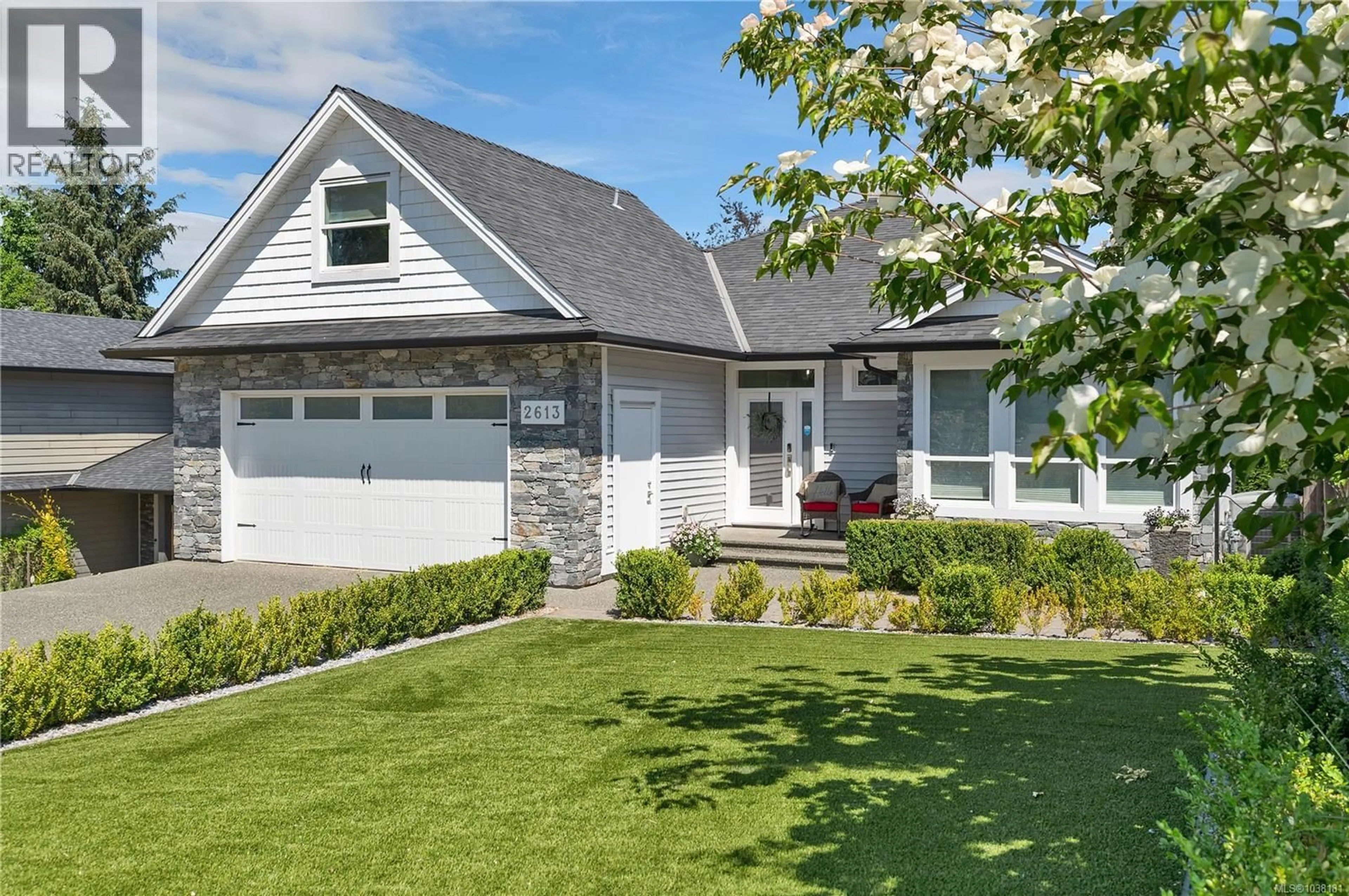 Home with vinyl exterior material, street for 2613 SUNDERLAND ROAD, Campbell River British Columbia V9H0C9