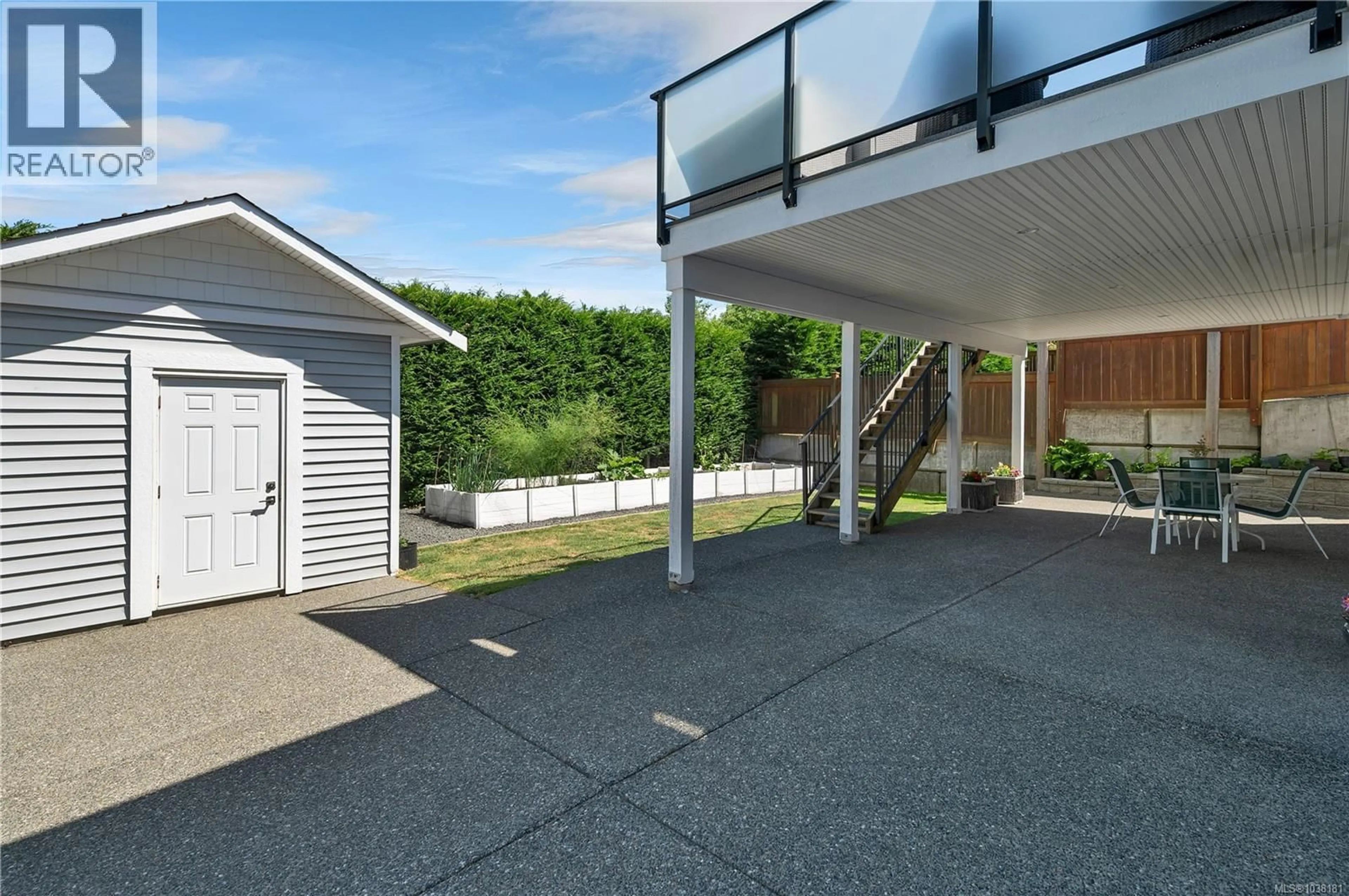 Patio, street for 2613 SUNDERLAND ROAD, Campbell River British Columbia V9H0C9
