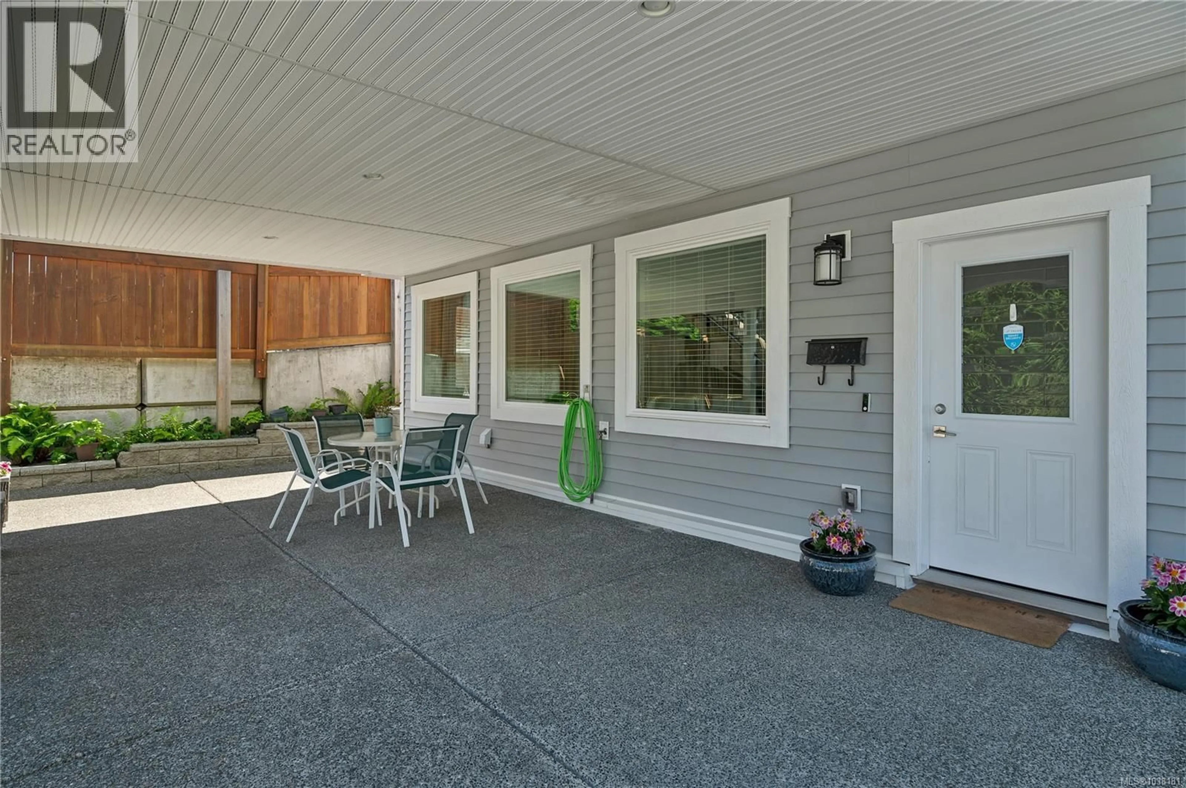 Patio, street for 2613 SUNDERLAND ROAD, Campbell River British Columbia V9H0C9