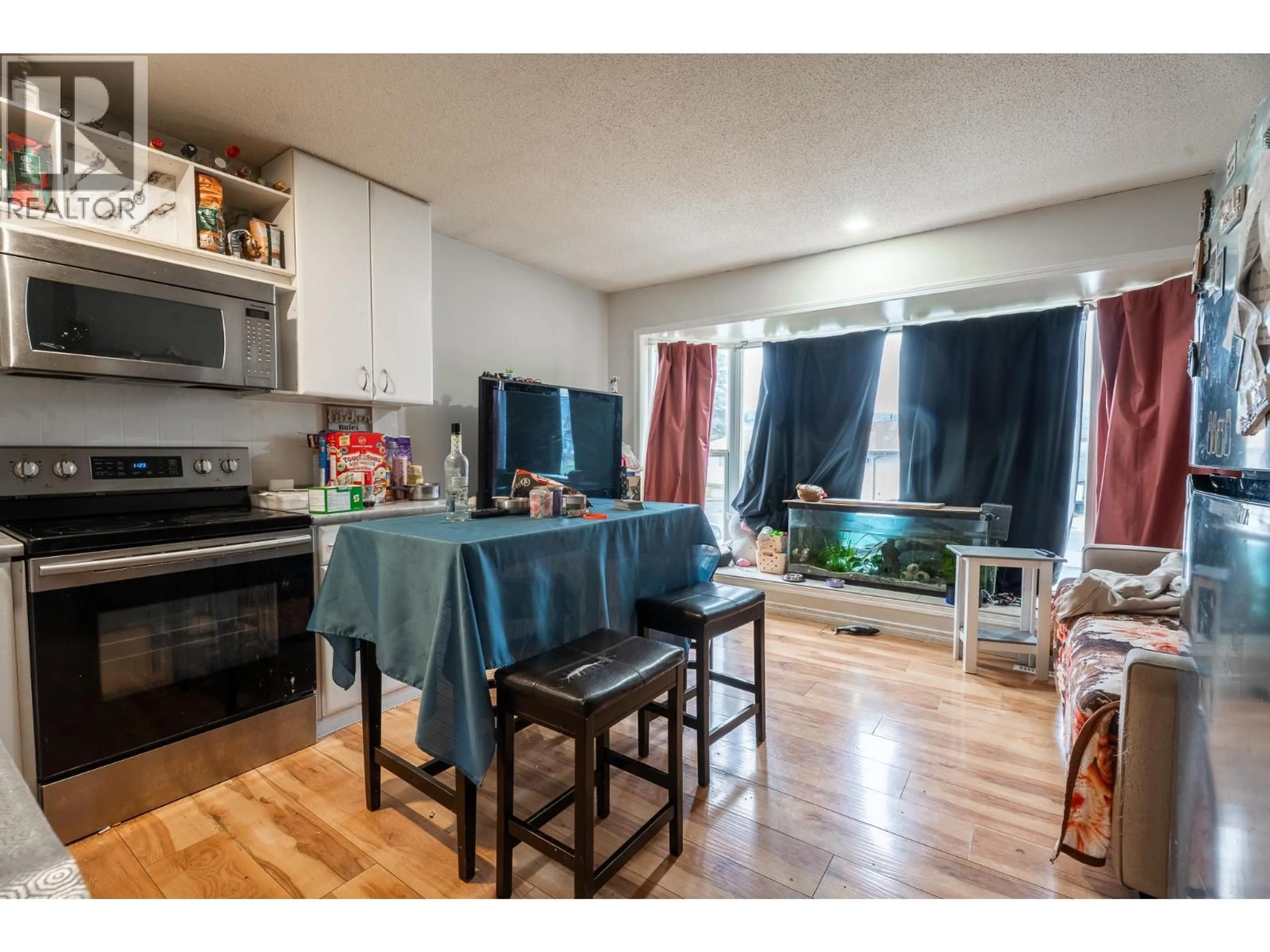 Open concept kitchen, wood/laminate floor for 602 & 604 BRENTWOOD AVENUE, Kamloops British Columbia V2P1P5