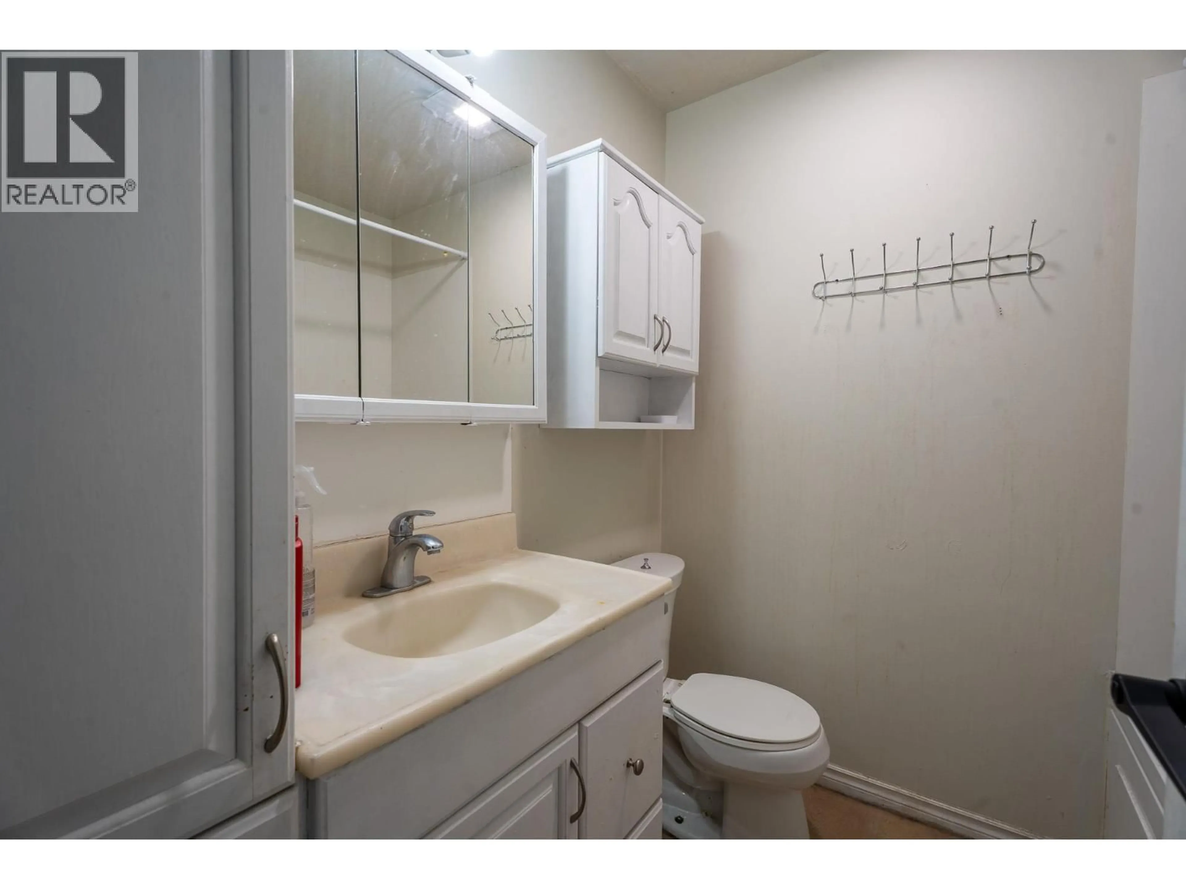 Standard bathroom, unknown for 602 & 604 BRENTWOOD AVENUE, Kamloops British Columbia V2P1P5