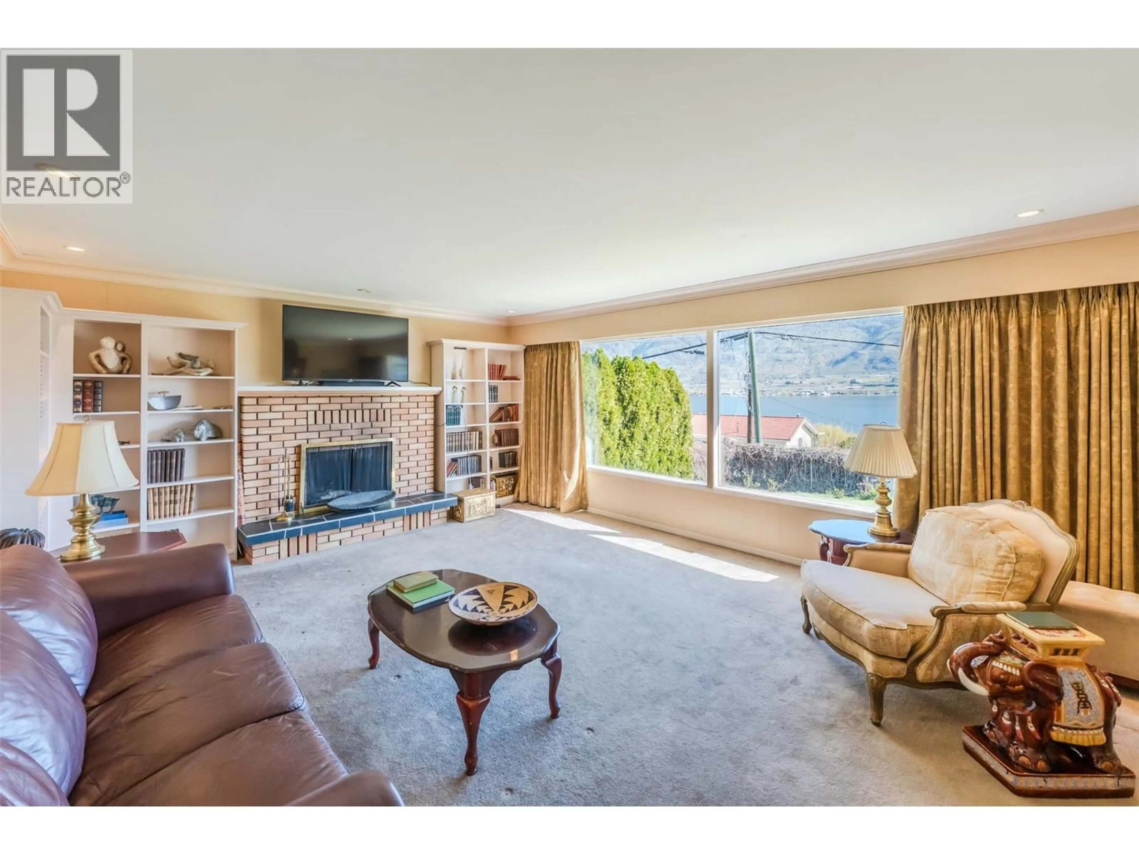 Living room with furniture, unknown for 3627 LOBELIA DRIVE, Osoyoos British Columbia V0H1V1