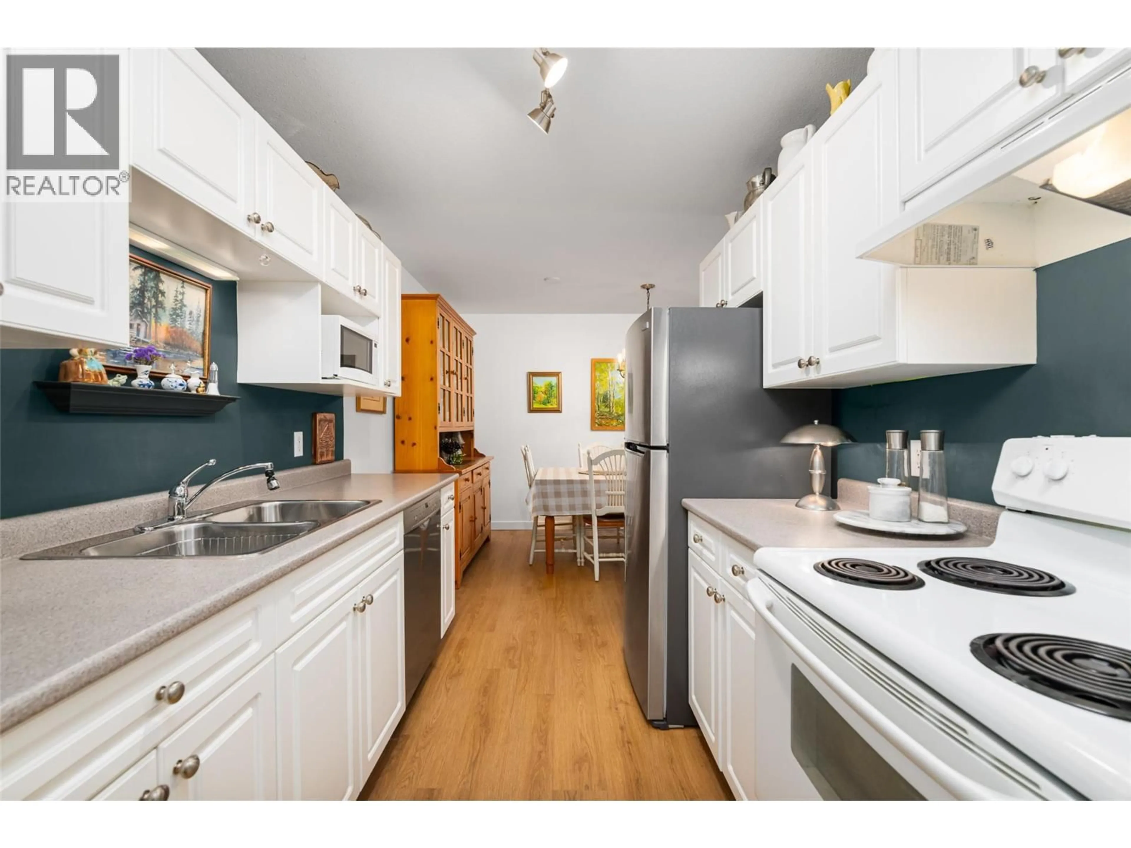 Standard kitchen, unknown for 403 - 914 VANCOUVER STREET, Creston British Columbia V0B1G4