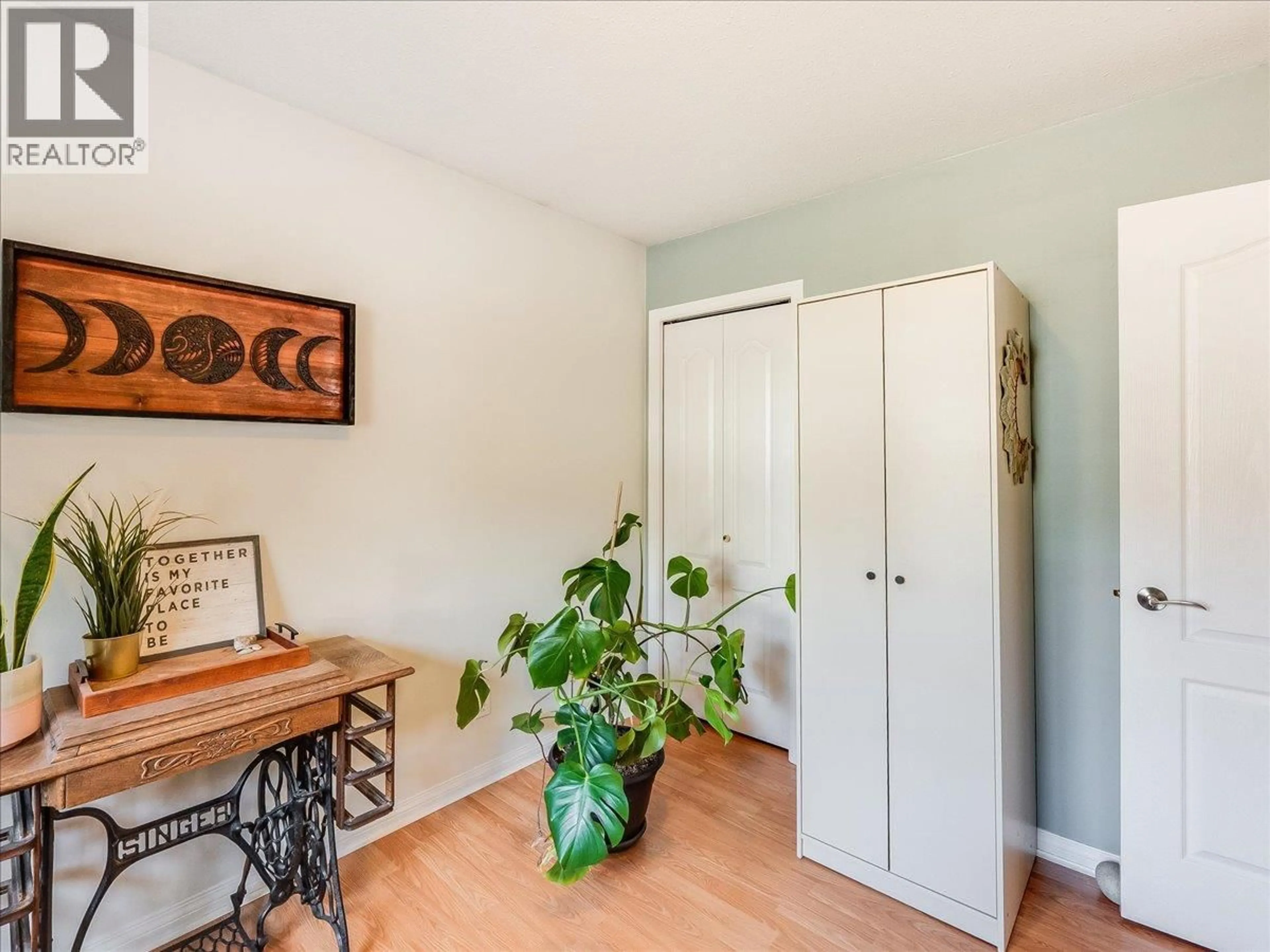 Indoor entryway for 1448 EMERALD CRESCENT, Castlegar British Columbia V1N4W2