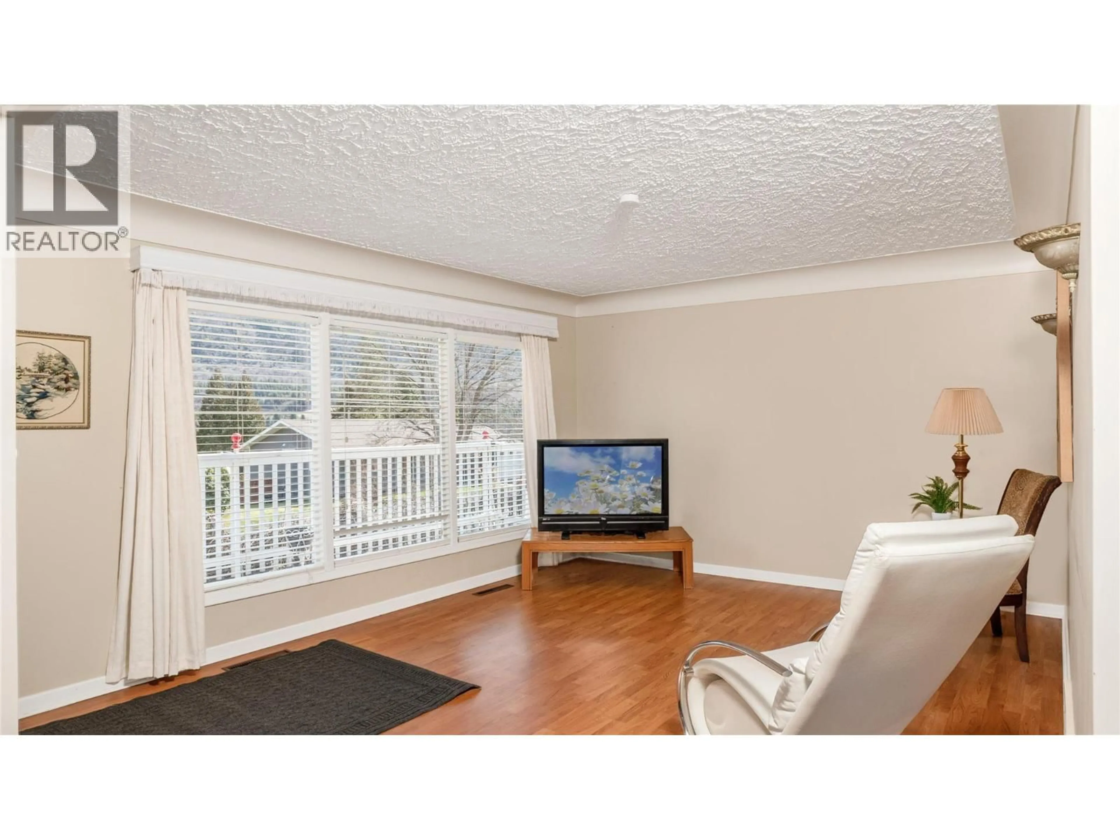 Living room with furniture, wood/laminate floor for 3404 4TH AVENUE, Castlegar British Columbia V1N2T3
