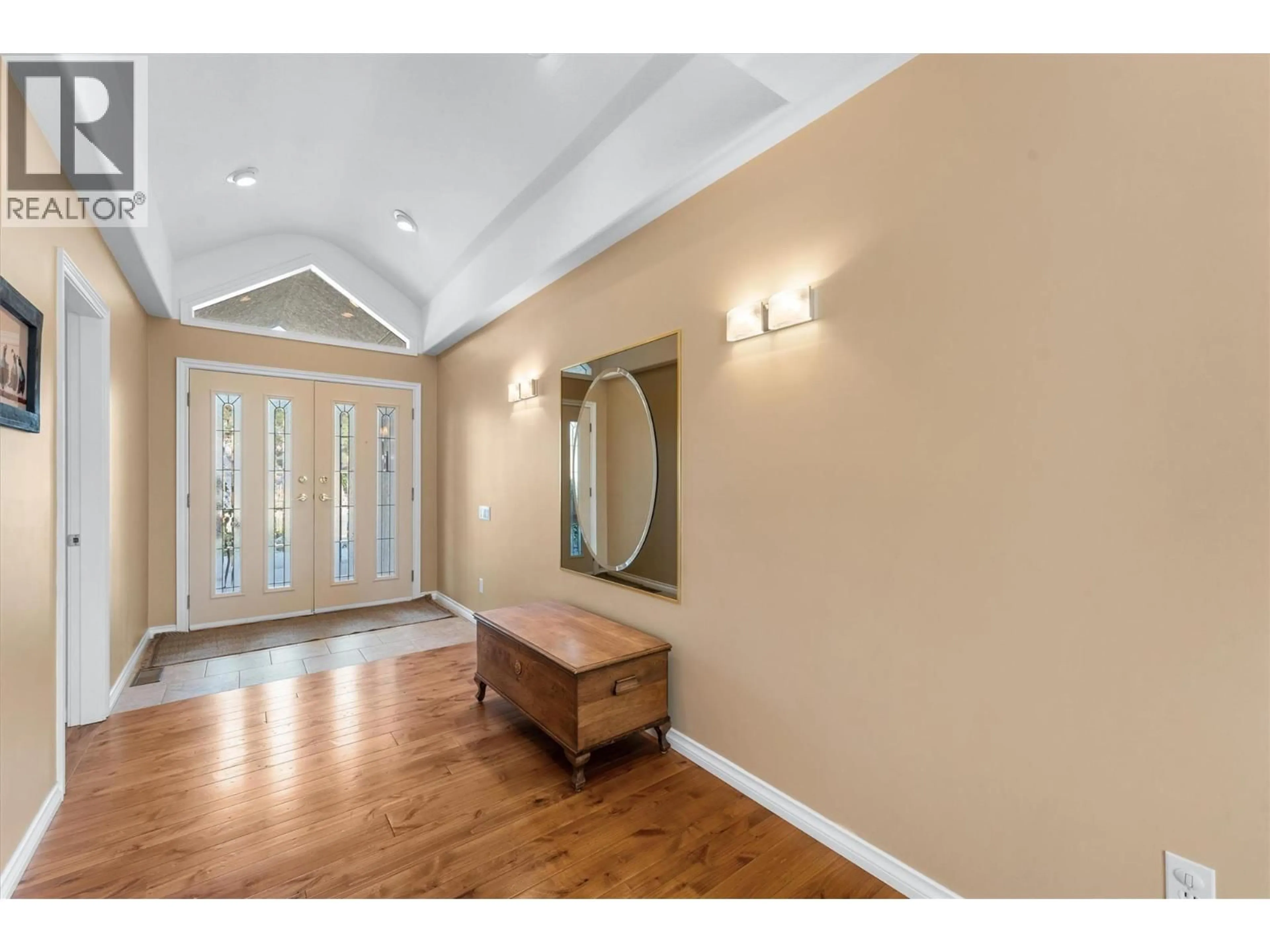 Indoor entryway for 20 - 880 CHRISTINA PLACE, Kelowna British Columbia V1V1S2