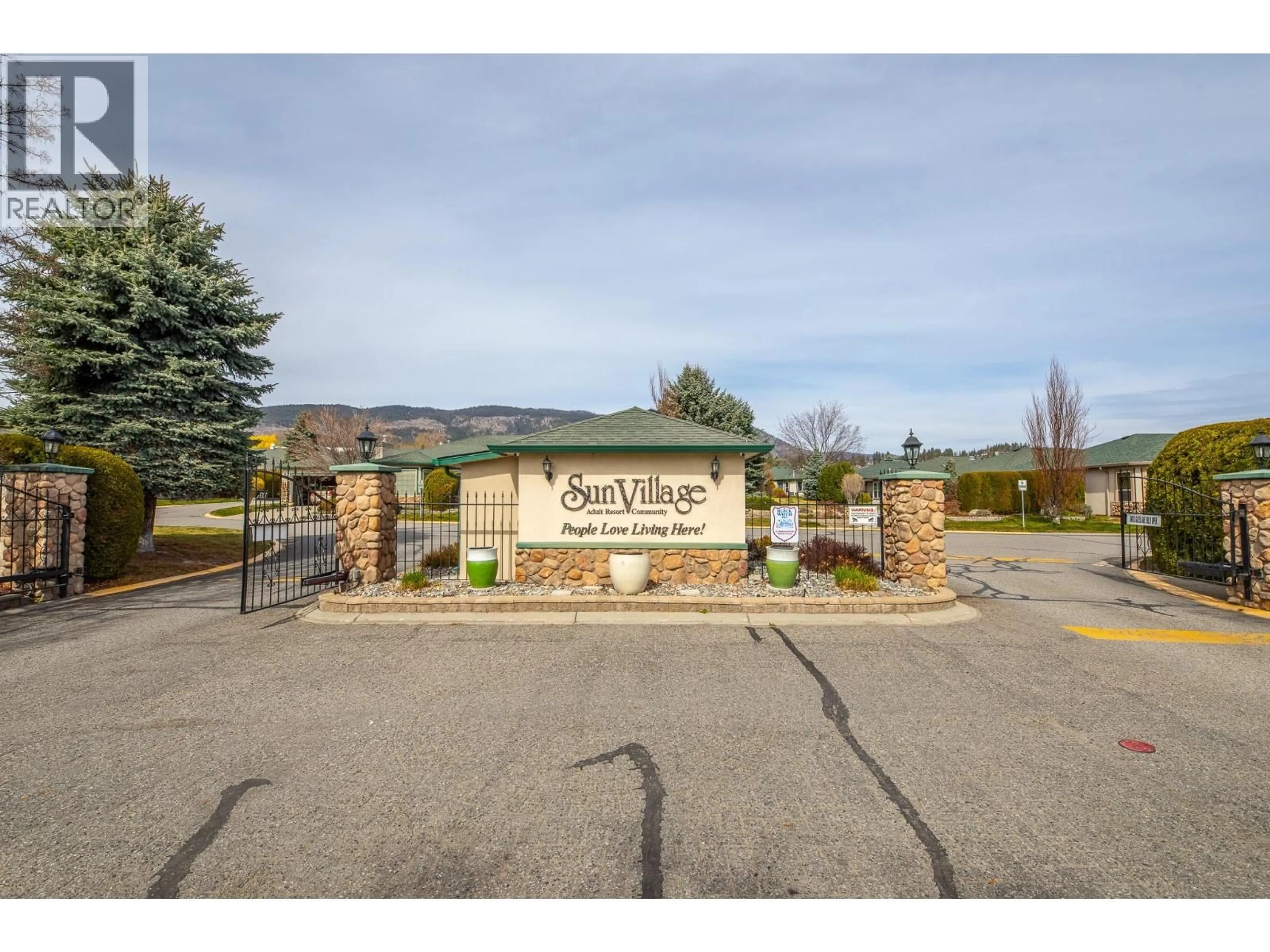 Indoor foyer for 450 - 2330 BUTT ROAD, West Kelowna British Columbia V4T2L3