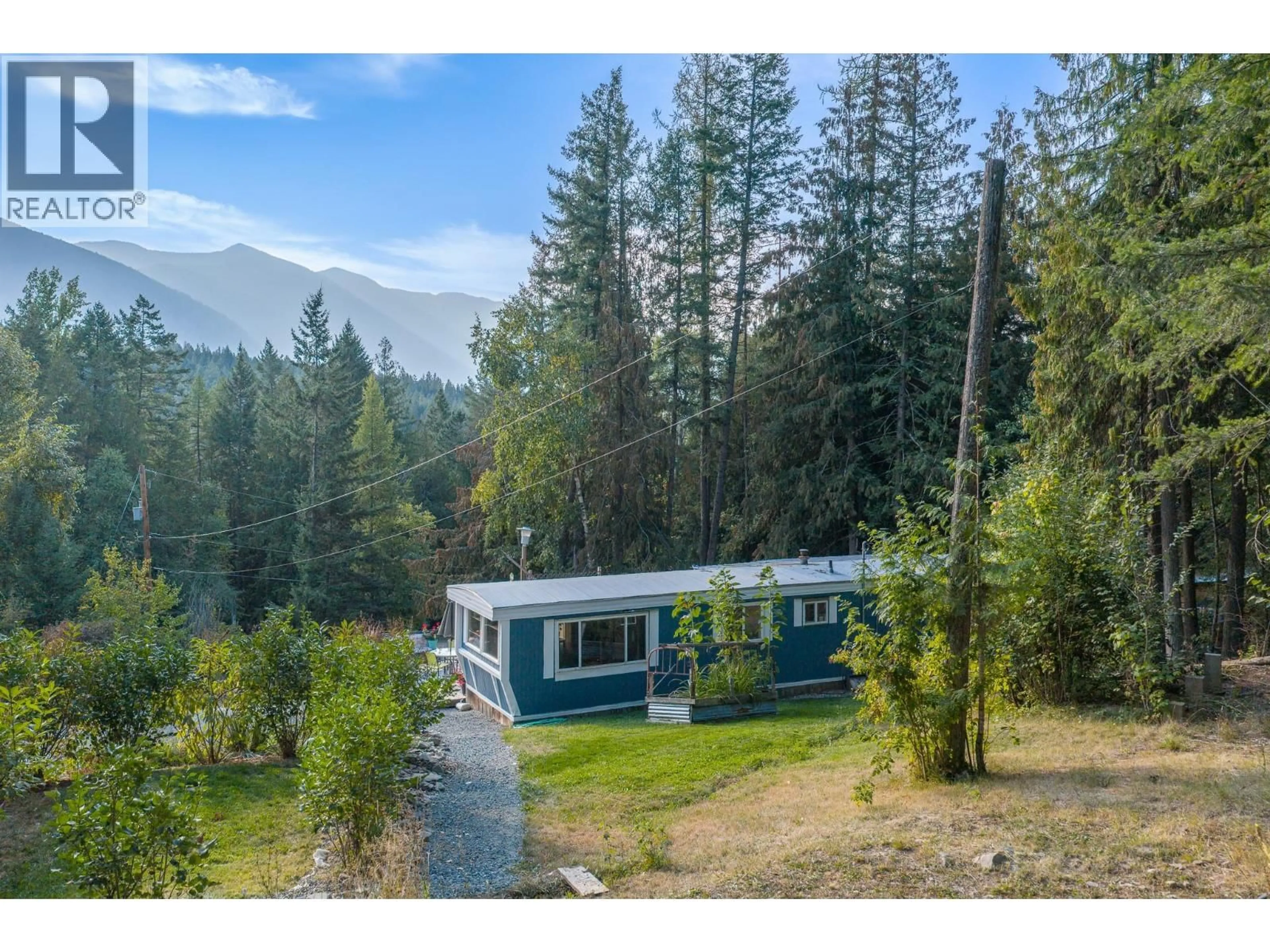 A pic from outside/outdoor area/front of a property/back of a property/a pic from drone, water/lake/river/ocean view for 1137 36TH AVENUE NORTH, Creston British Columbia V0B1G1