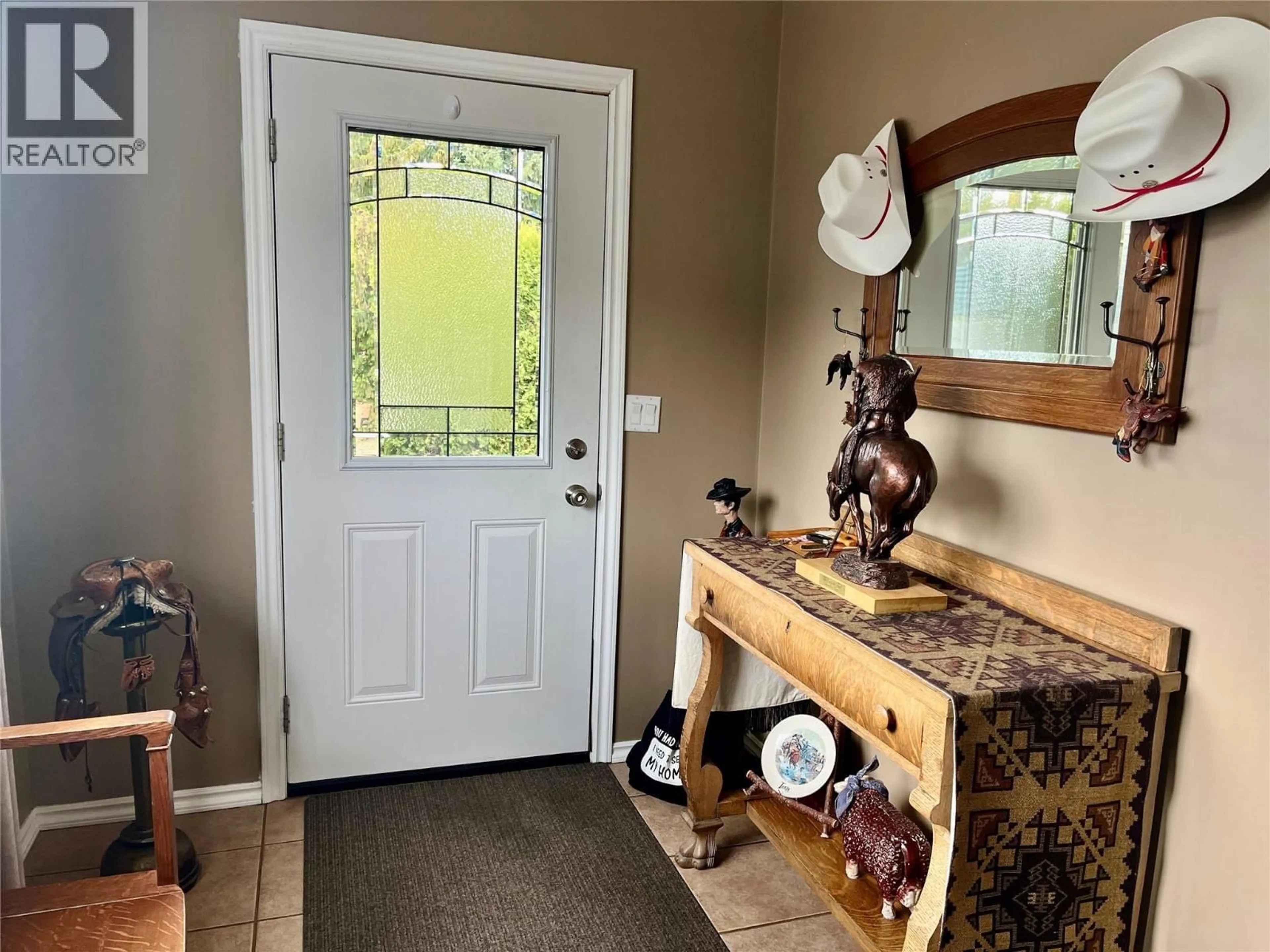 Indoor entryway for 2860 WRIGHT STREET, Armstrong British Columbia V0E1B1