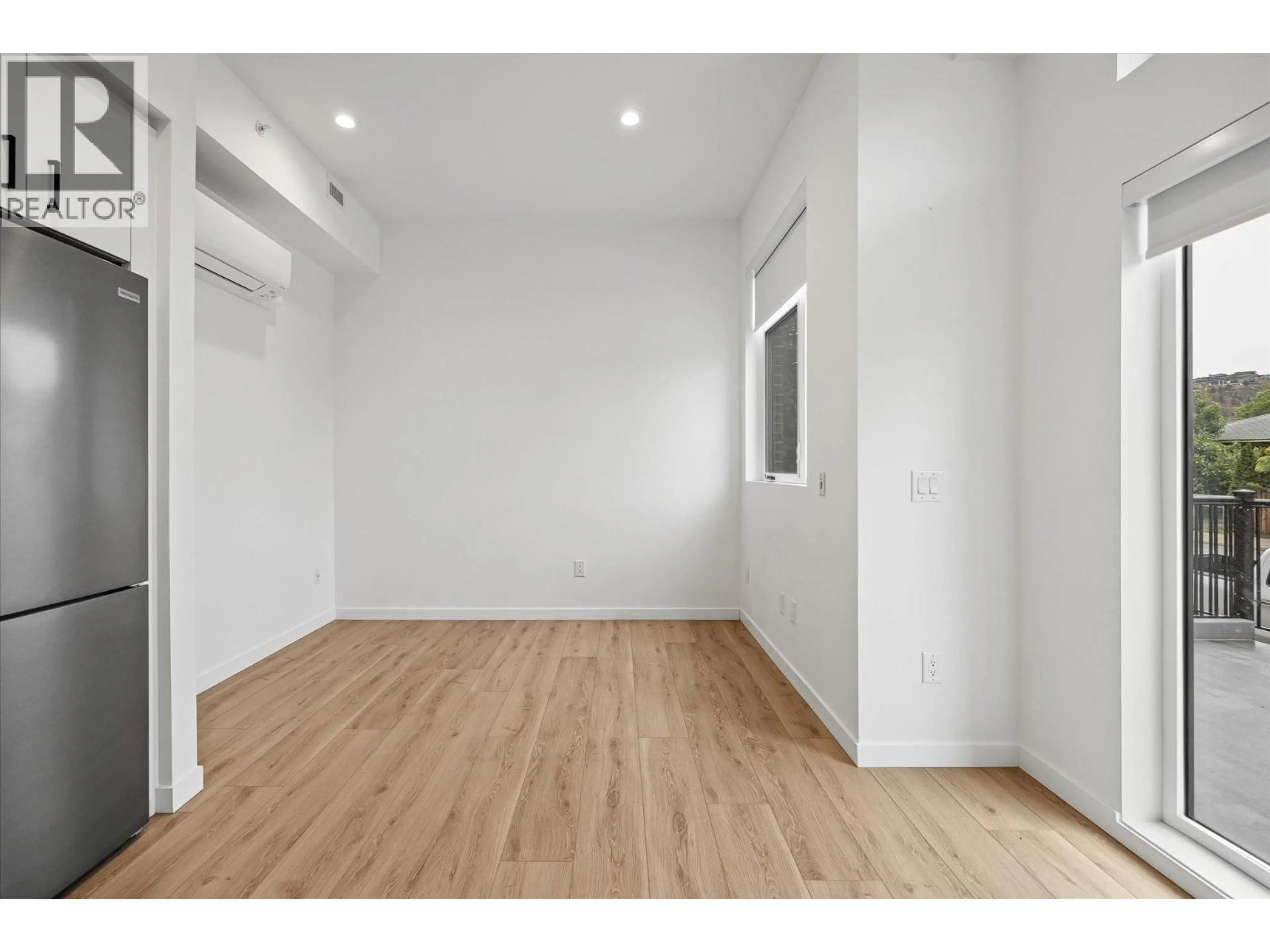 A pic of a room for 105B - 660 CAWSTON AVENUE, Kelowna British Columbia V1Y9M1