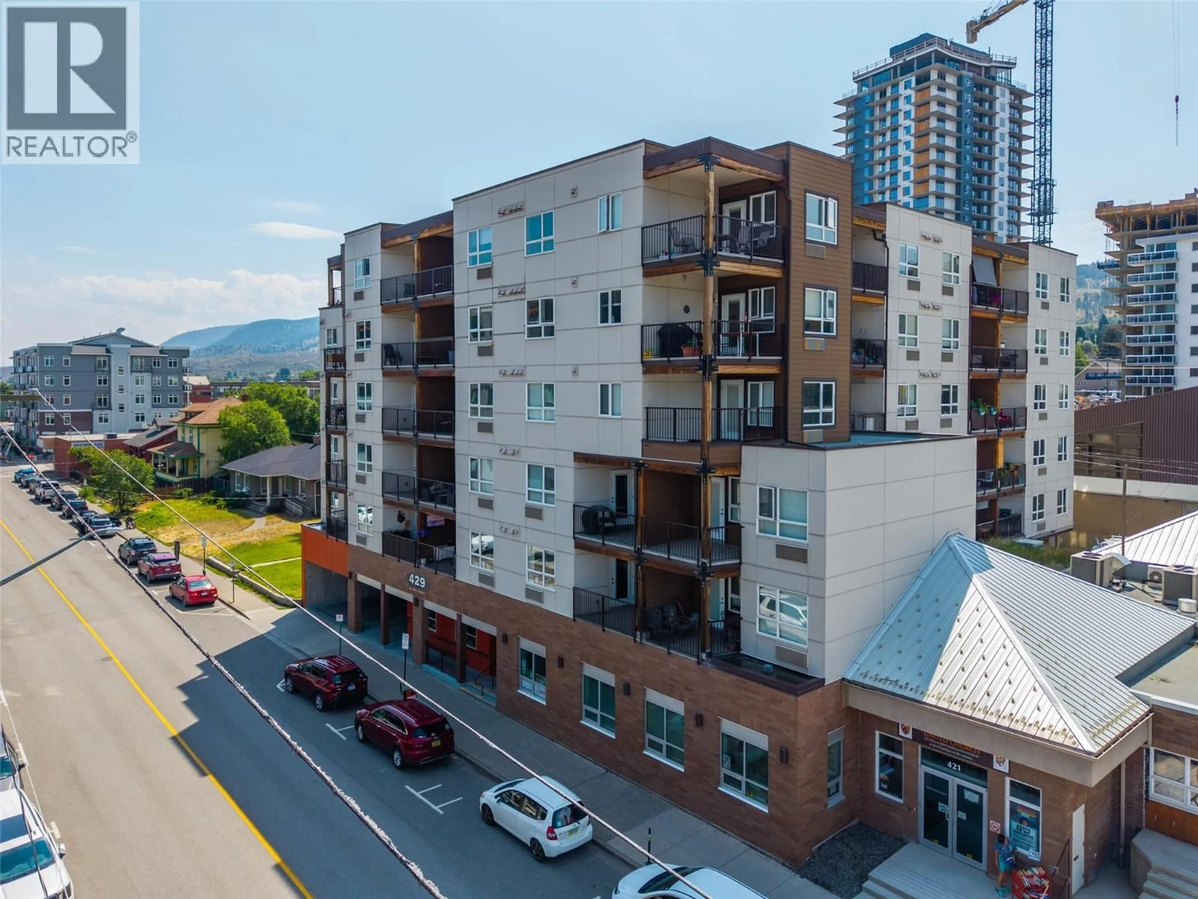 A pic from outside/outdoor area/front of a property/back of a property/a pic from drone, city buildings view from balcony for 402 - 429 ST. PAUL STREET, Kamloops British Columbia V2C2J7