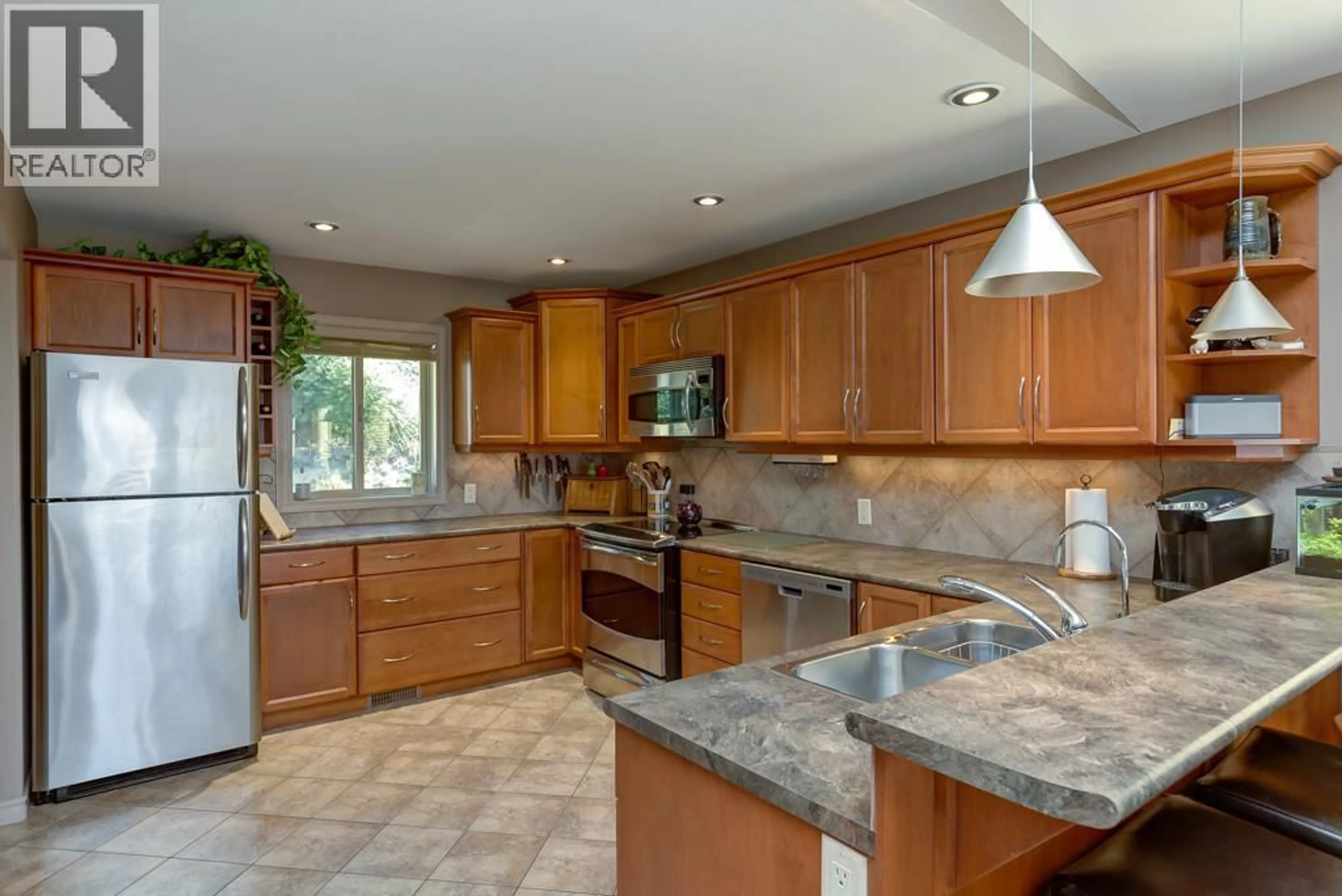 Open concept kitchen, ceramic/tile floor for 358 - 663 DENALI COURT, Kelowna British Columbia V1V2R4