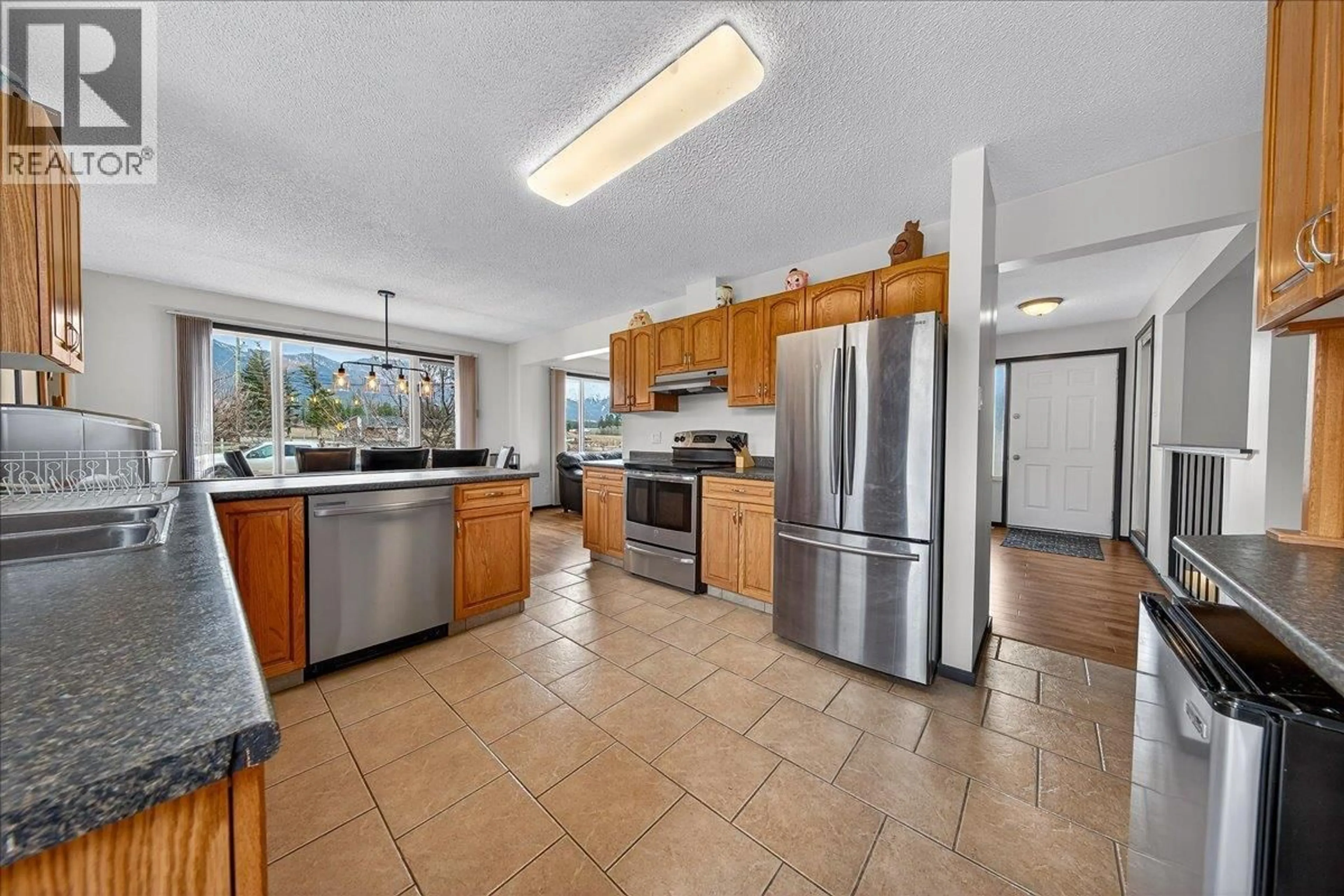 Open concept kitchen, ceramic/tile floor for 1827 BENNINGER ROAD, Windermere British Columbia V0B2L2