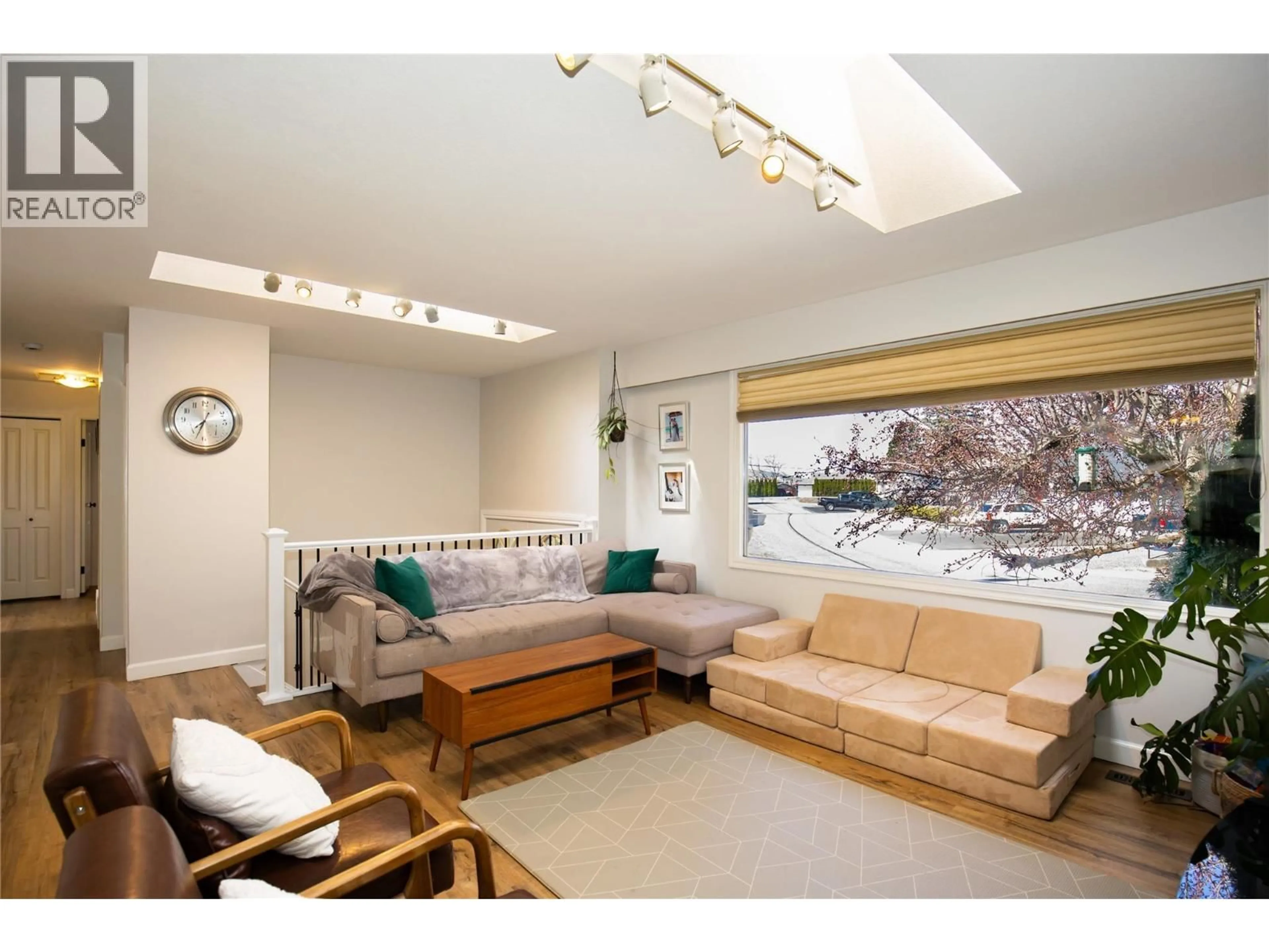 Living room with furniture, unknown for 2549 CRESTLINE PLACE, Kamloops British Columbia V2B4V5